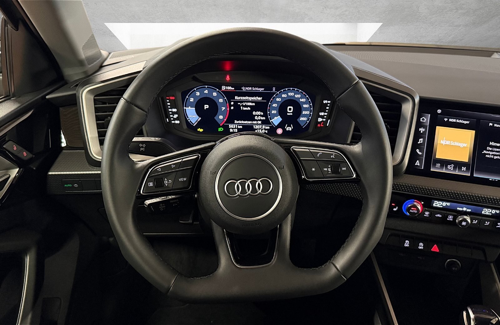 A1 allstreet allstreet 30 TFSI S tronic MMI ACC Leder Sonos