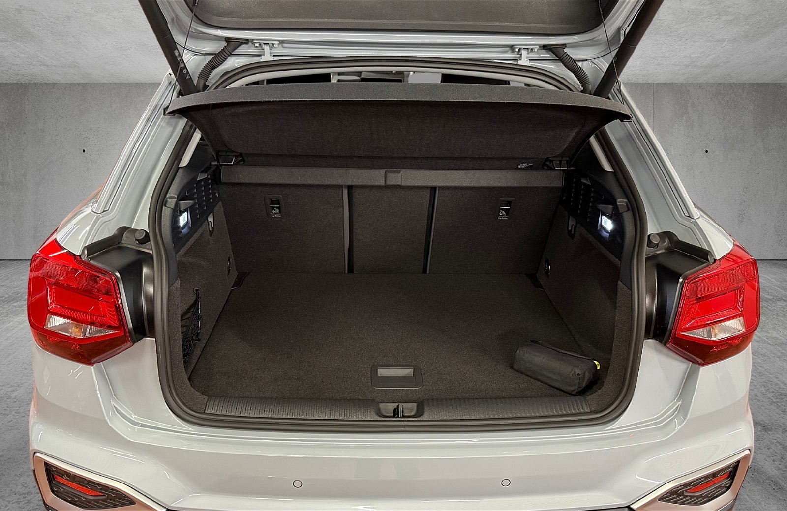 Q2 35 TFSI advanced S-tronic LED Navi ACC AHK RFK