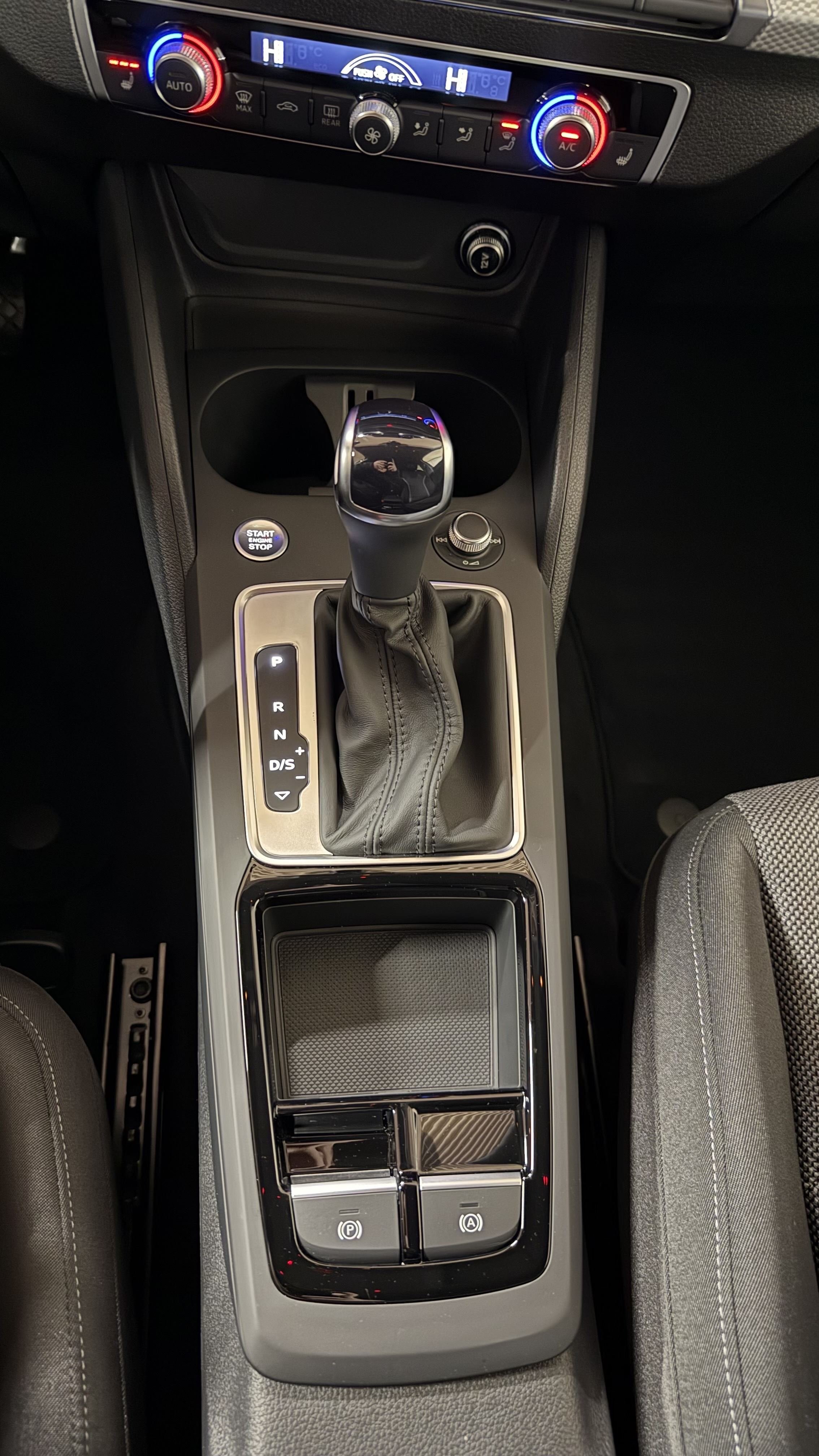 Q2 35 TFSI advanced S-tronic LED Navi ACC AHK RFK