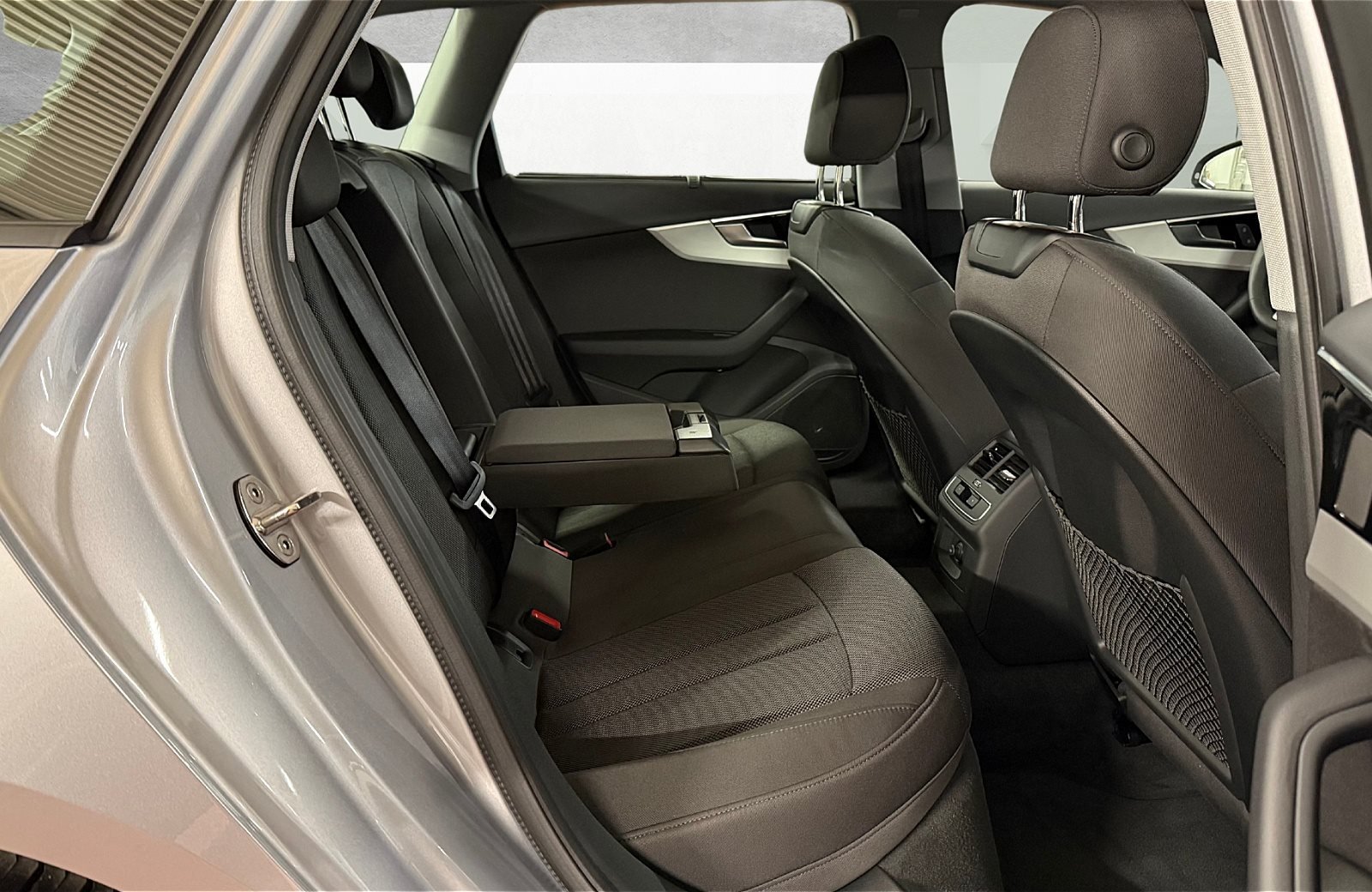 A4 Avant 30 TDI S-tronic LED Navi ACC PDC SHZ LM