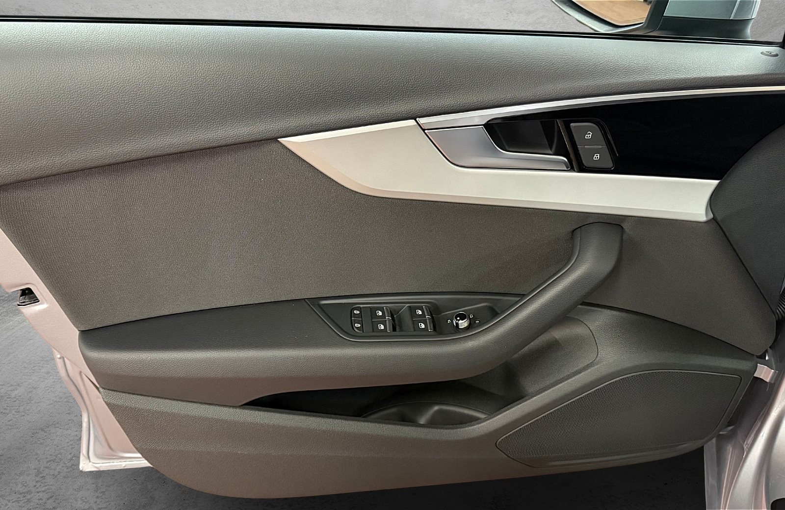 A4 Avant 30 TDI S-tronic LED Navi ACC PDC SHZ LM