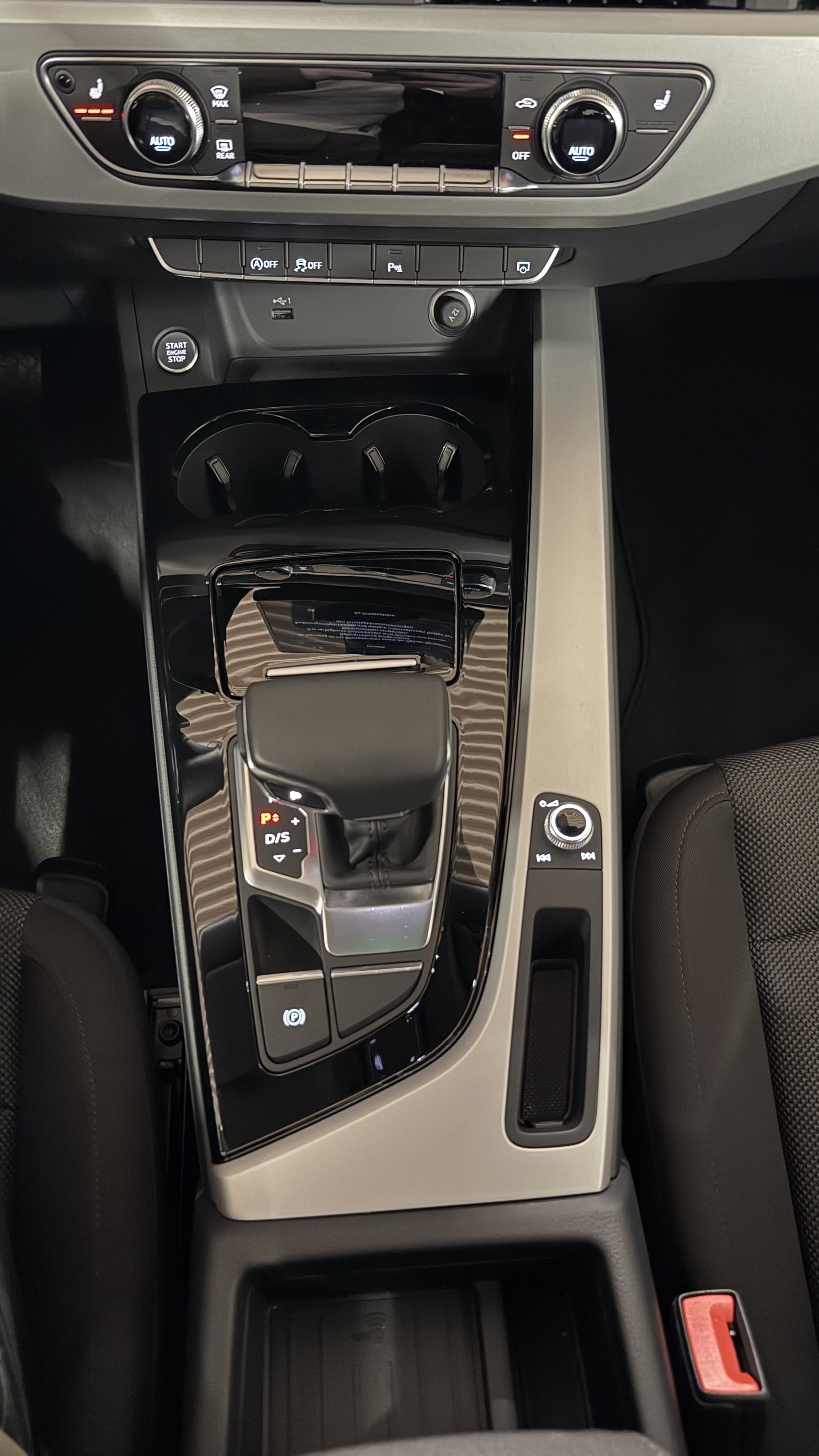 A4 Avant 30 TDI S-tronic LED Navi ACC PDC SHZ LM