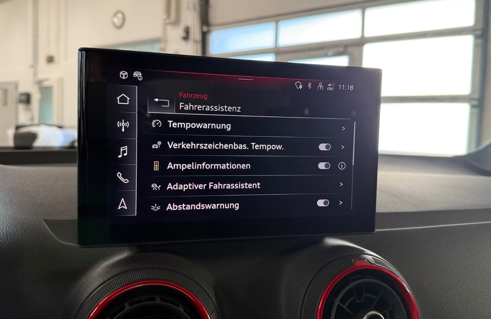 Q2 35 TFSI S line 35 TFSI S-tronic LED Navi ACC AHK Leder Sonos