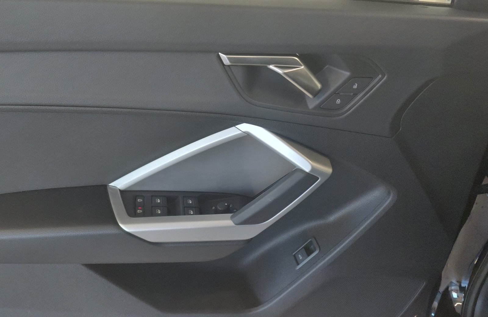 Q3 35 TFSI advanced S-tronic LED Navi ACC AHK PDC SHZ