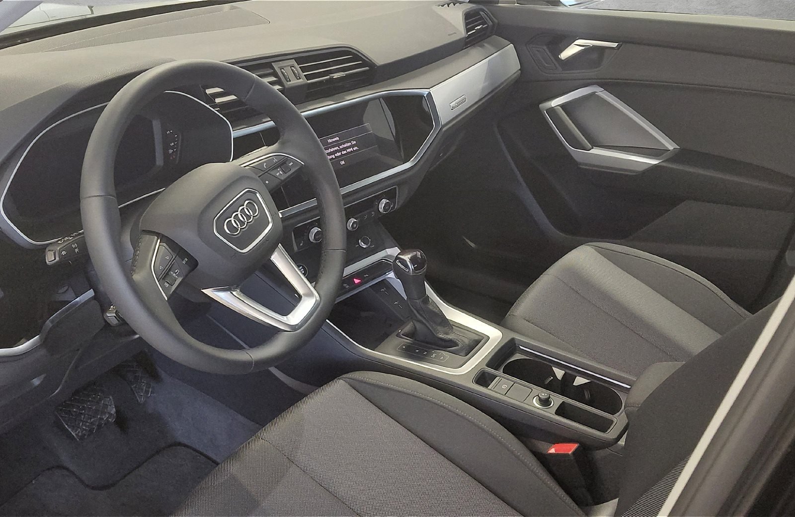 Q3 35 TFSI advanced S-tronic LED Navi ACC AHK PDC SHZ