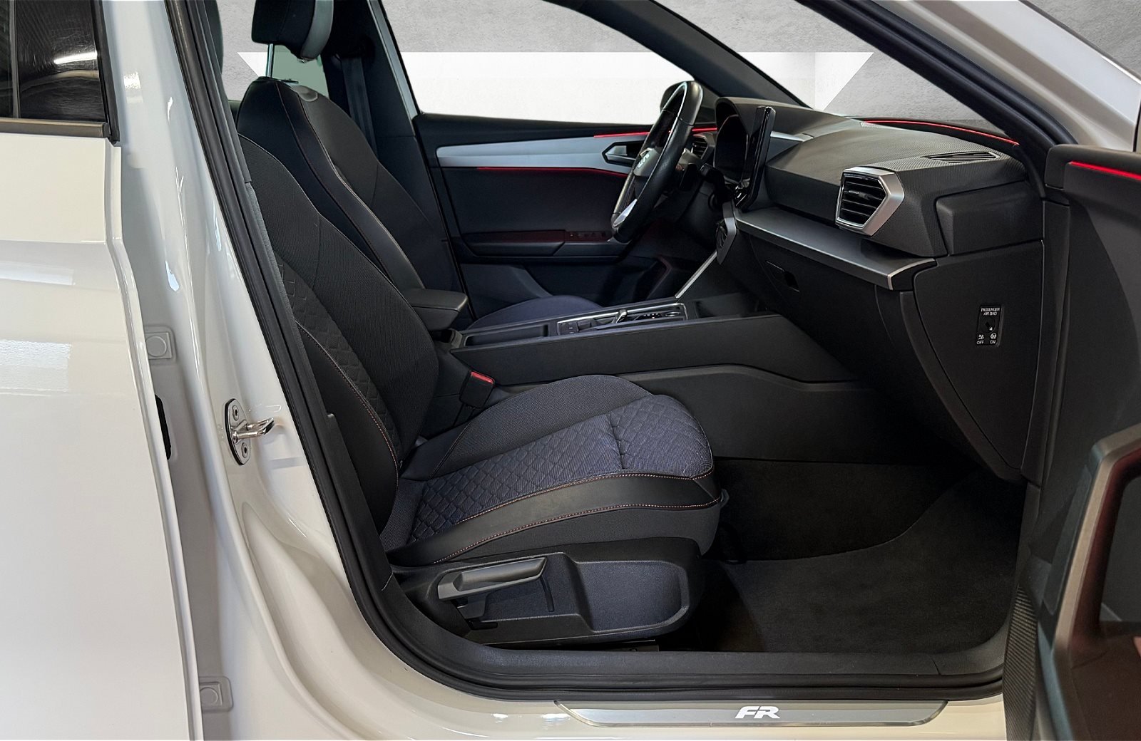 Leon 2.0 TDI FR DSG LED Navi AHK RFK ACC AHK AUT