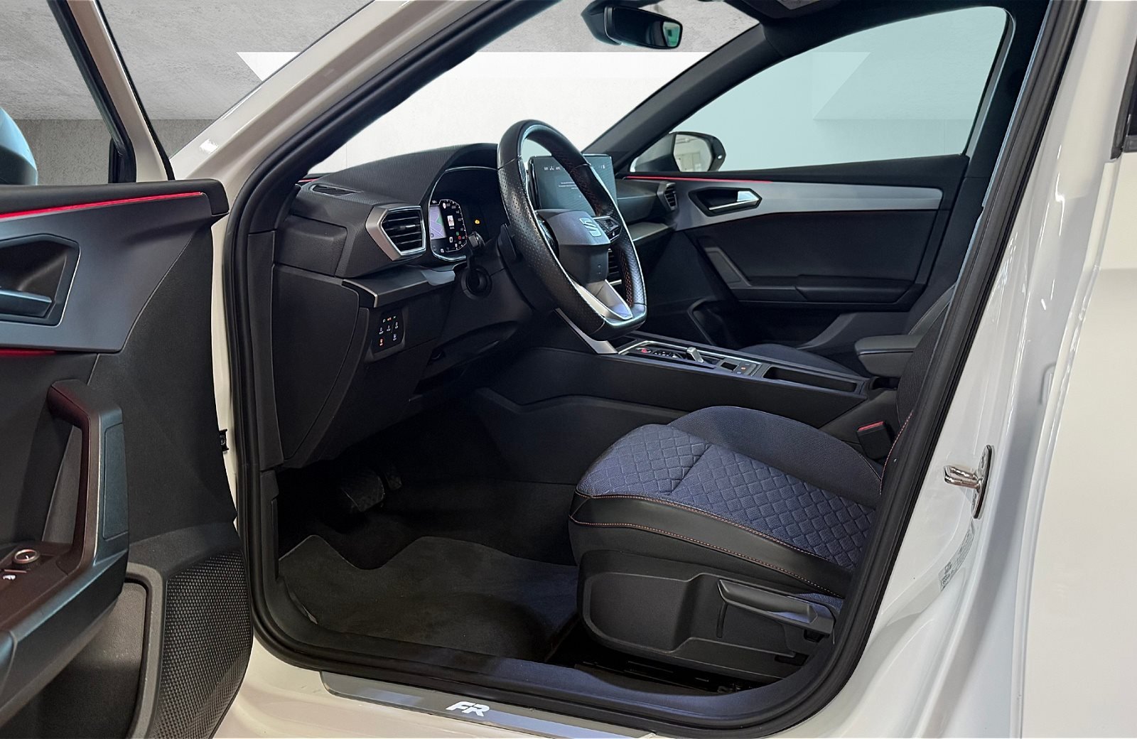 Leon 2.0 TDI FR DSG LED Navi AHK RFK ACC AHK AUT