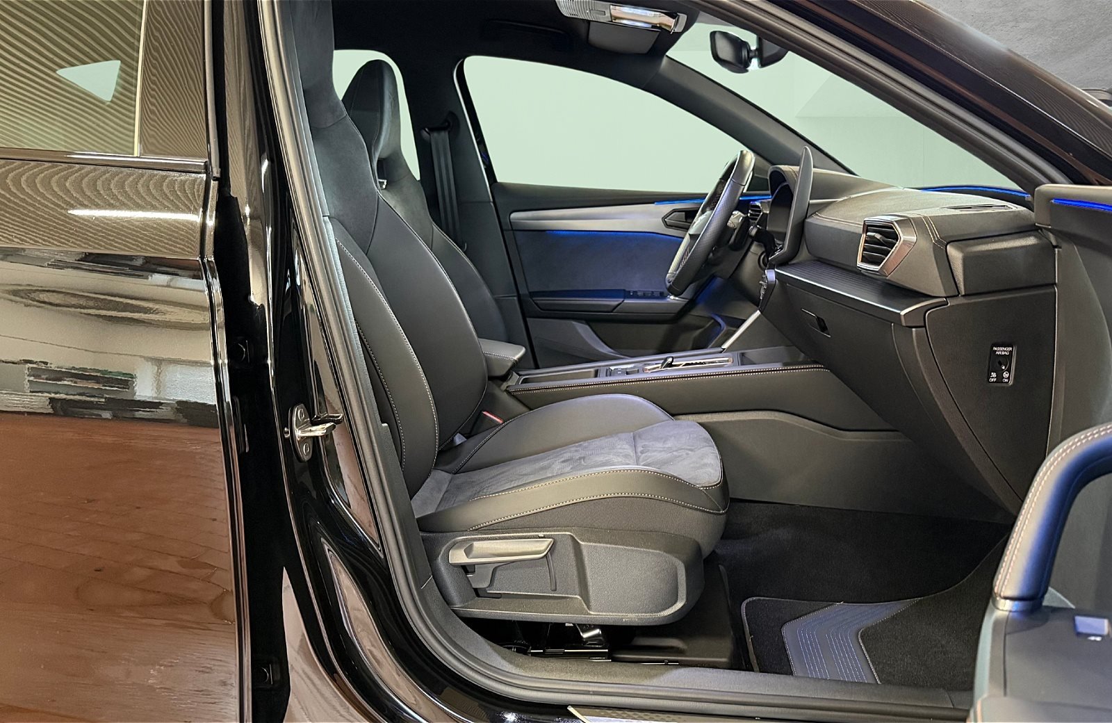 Leon 1.5 eTSI DSG Matrix Navi ACC RFK Memory ACC