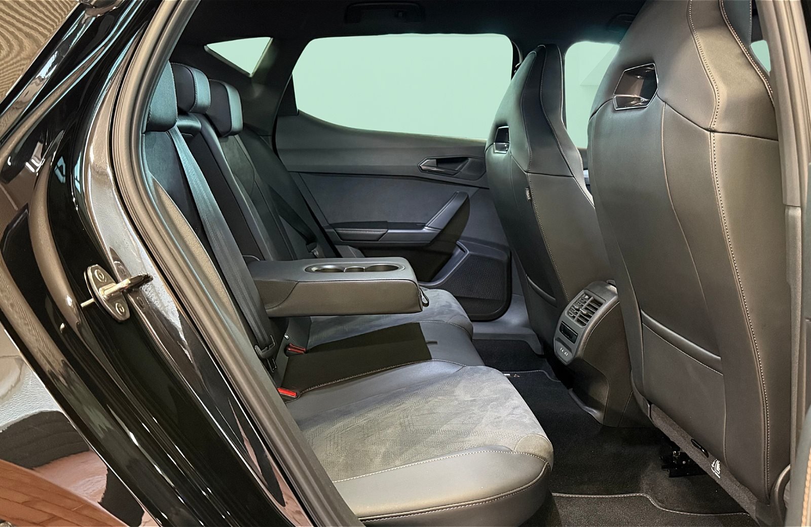 Leon 1.5 eTSI DSG Matrix Navi ACC RFK Memory ACC