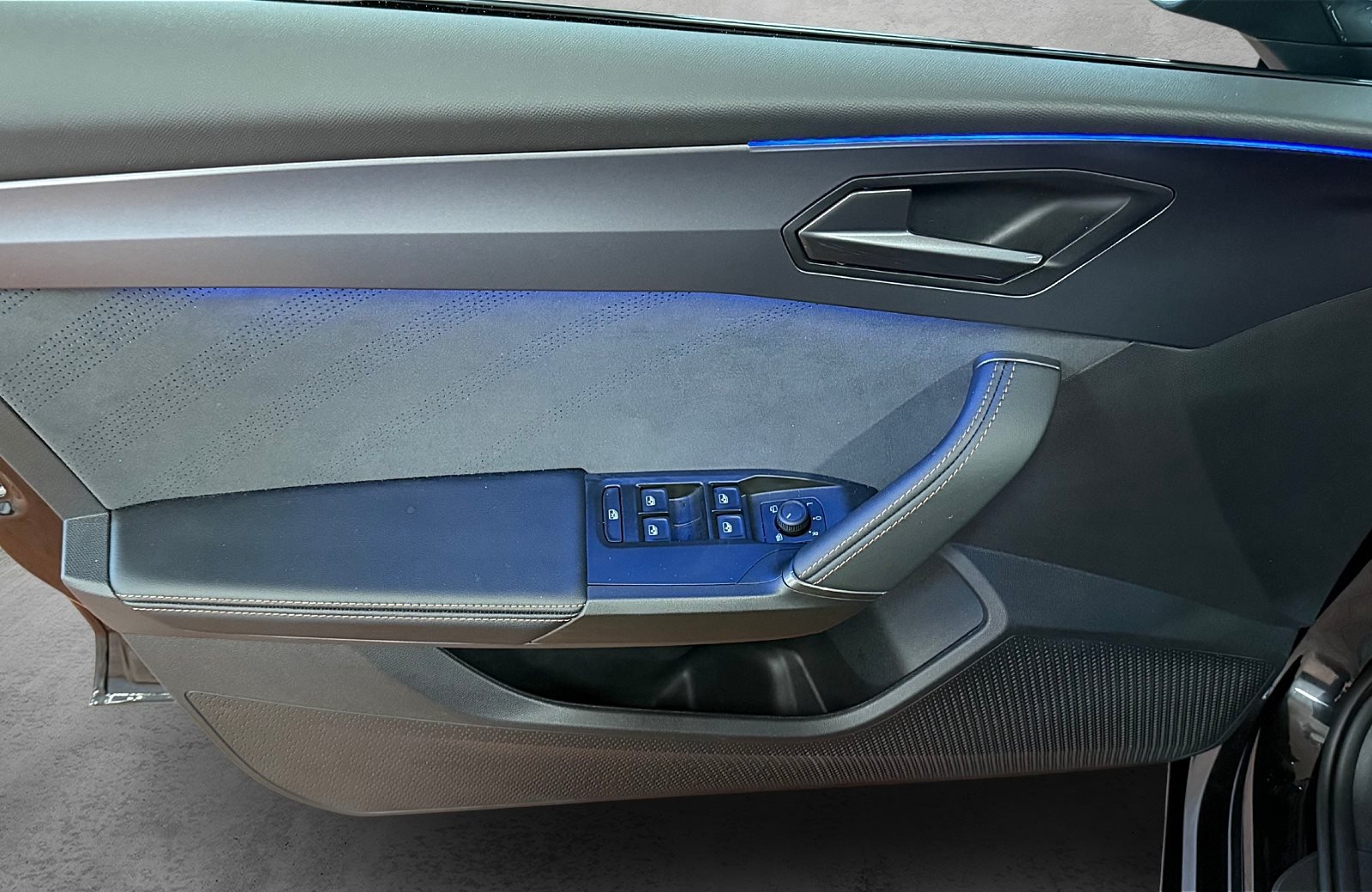 Leon 1.5 eTSI DSG Matrix Navi ACC RFK Memory ACC