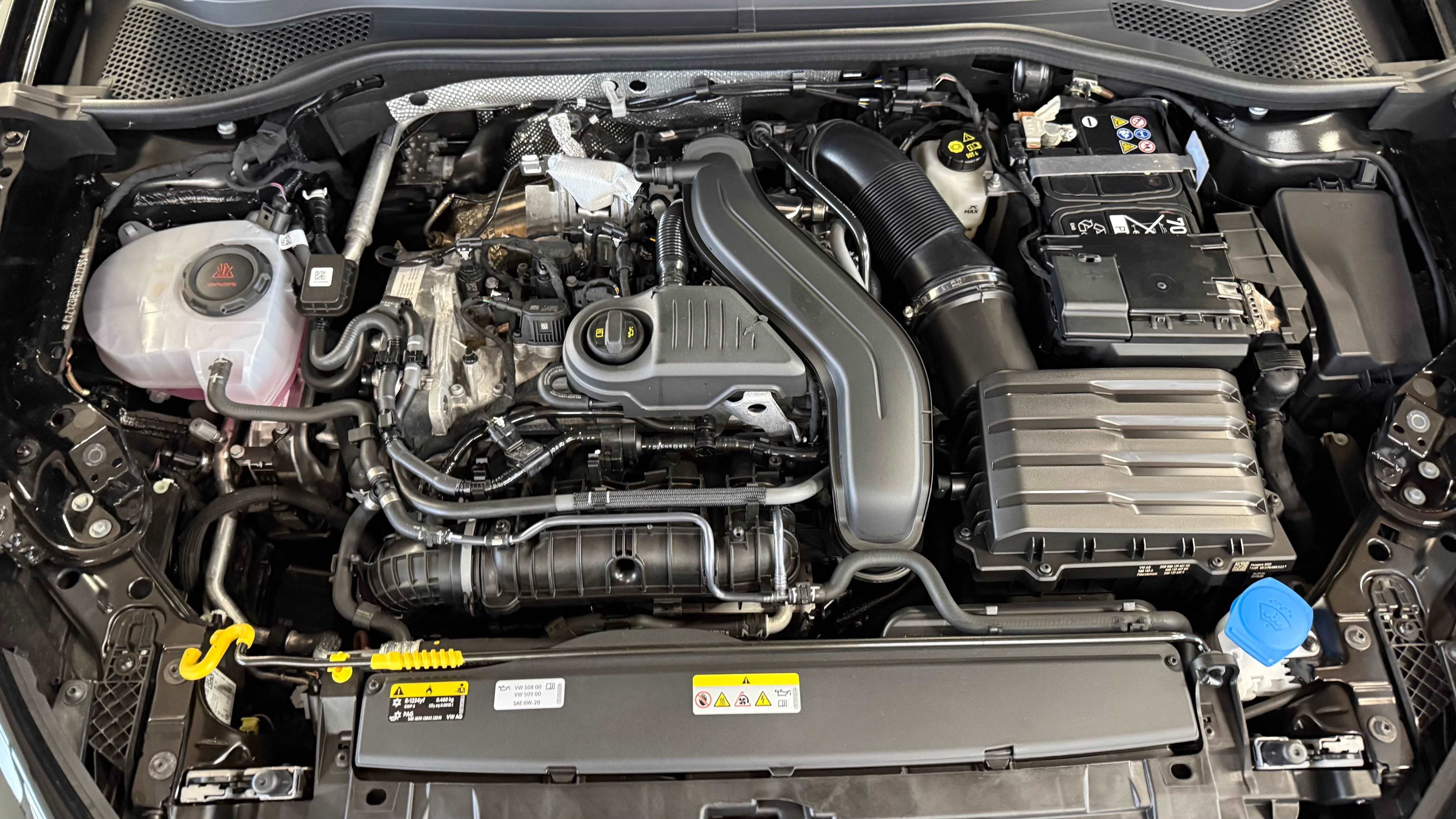 Leon 1.5 eTSI DSG Matrix Navi ACC RFK Memory ACC