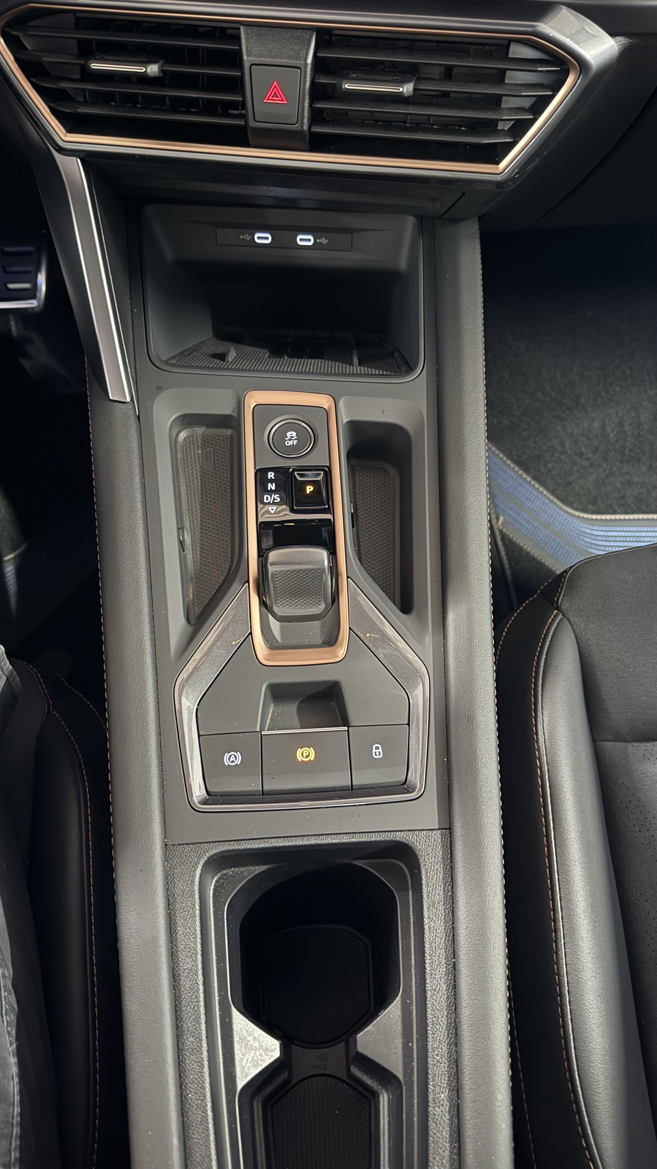 Leon 1.5 eTSI DSG Matrix Navi ACC RFK Memory ACC