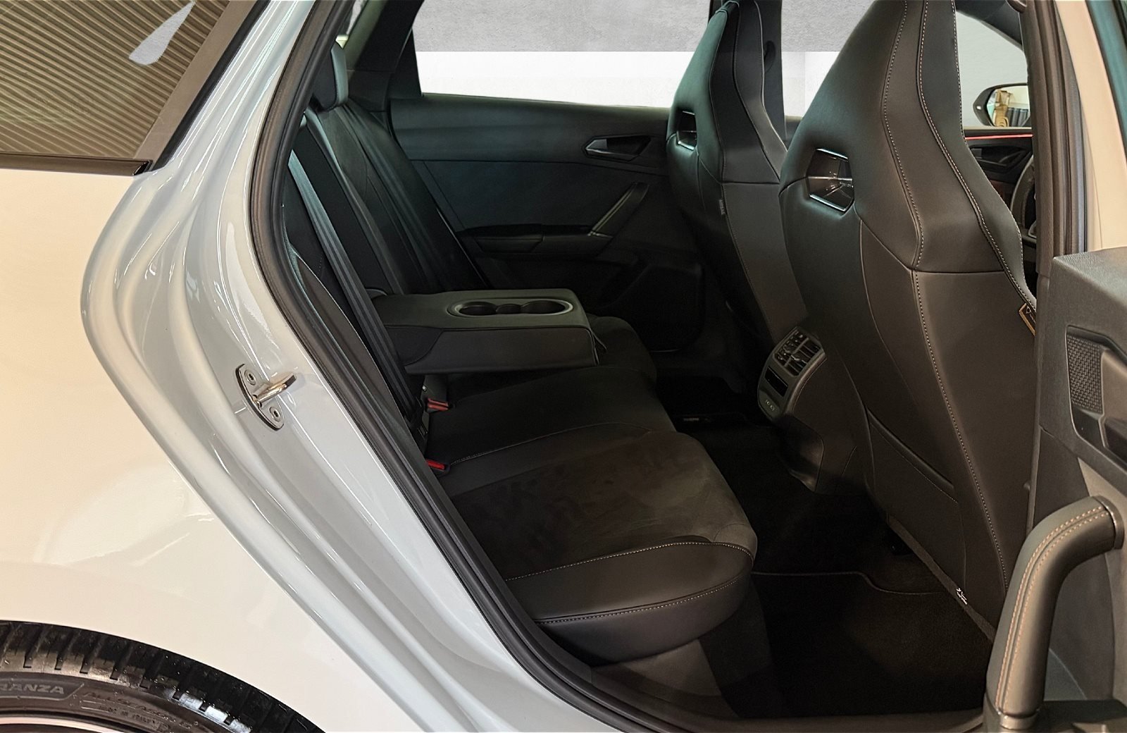 Leon Sportstourer 2.0 TDI DSG Edge Matrix Navi ACC RFK