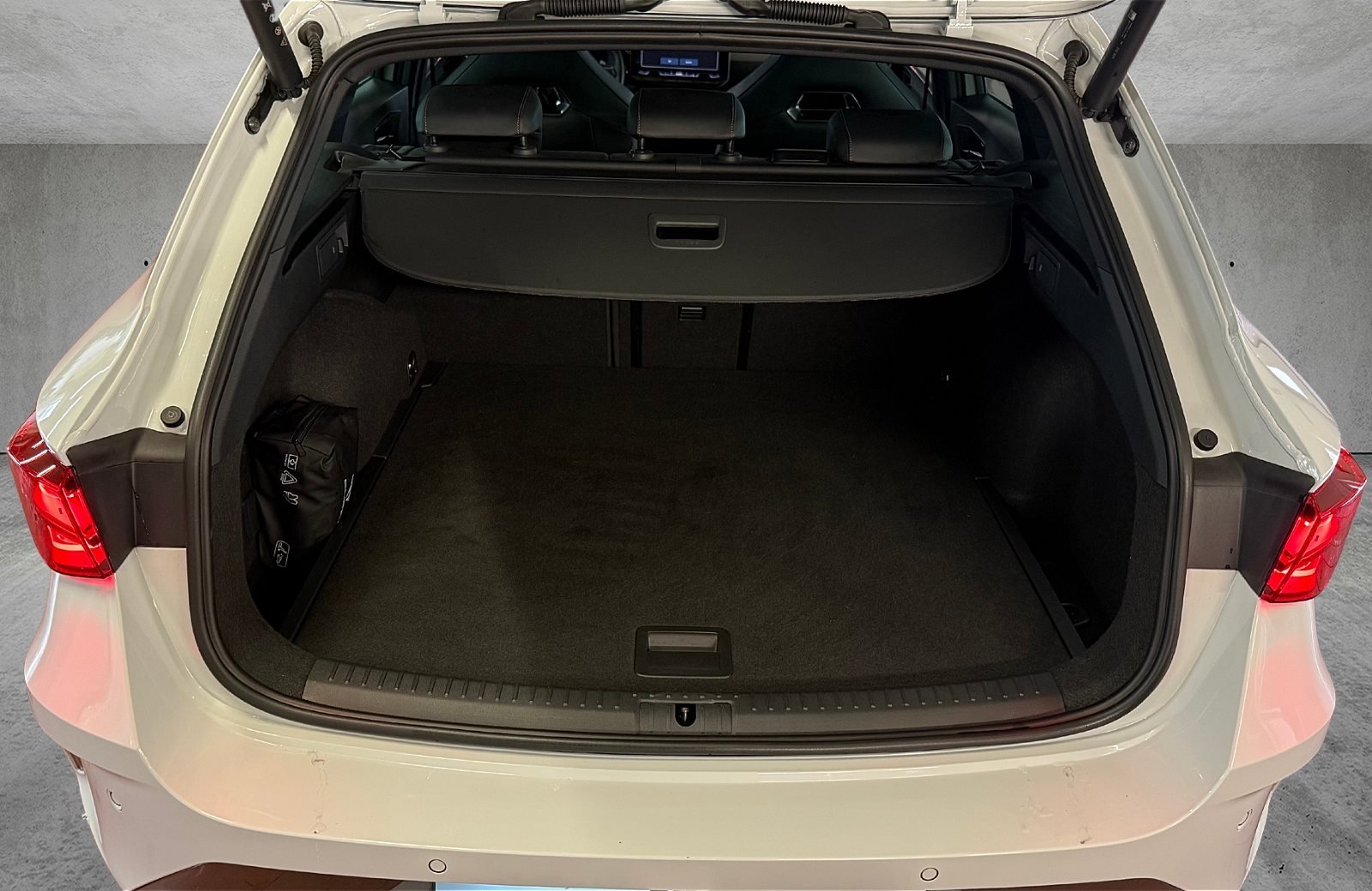 Leon Sportstourer 2.0 TDI DSG Edge Matrix Navi ACC RFK