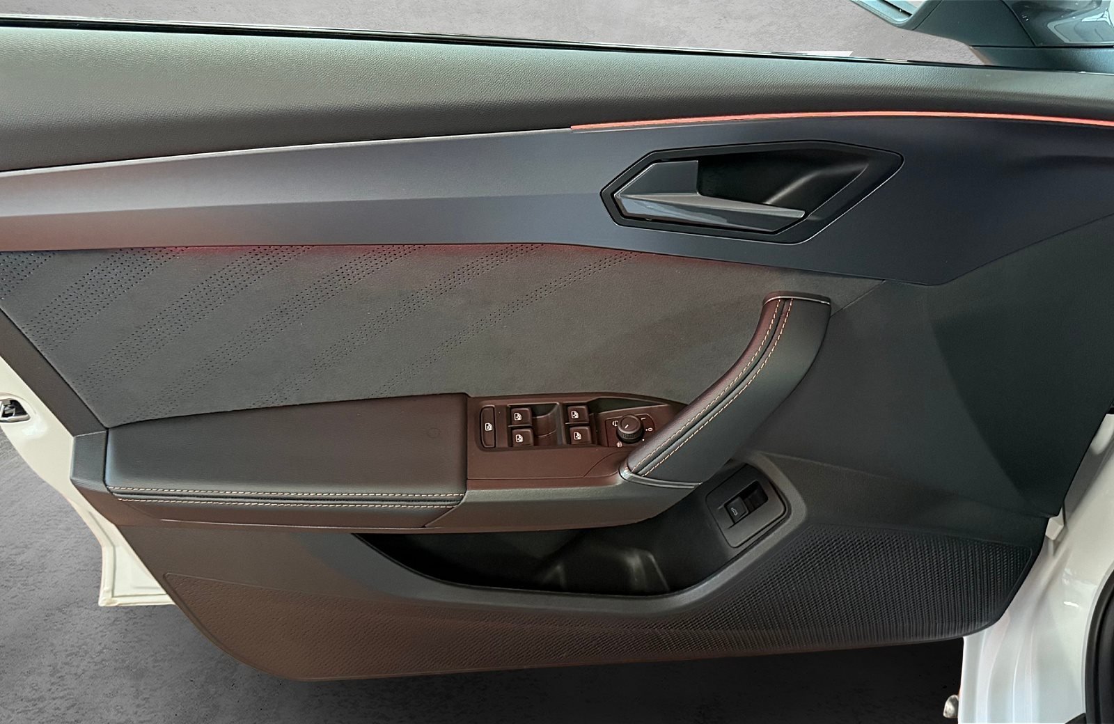 Leon Sportstourer 2.0 TDI DSG Edge Matrix Navi ACC RFK