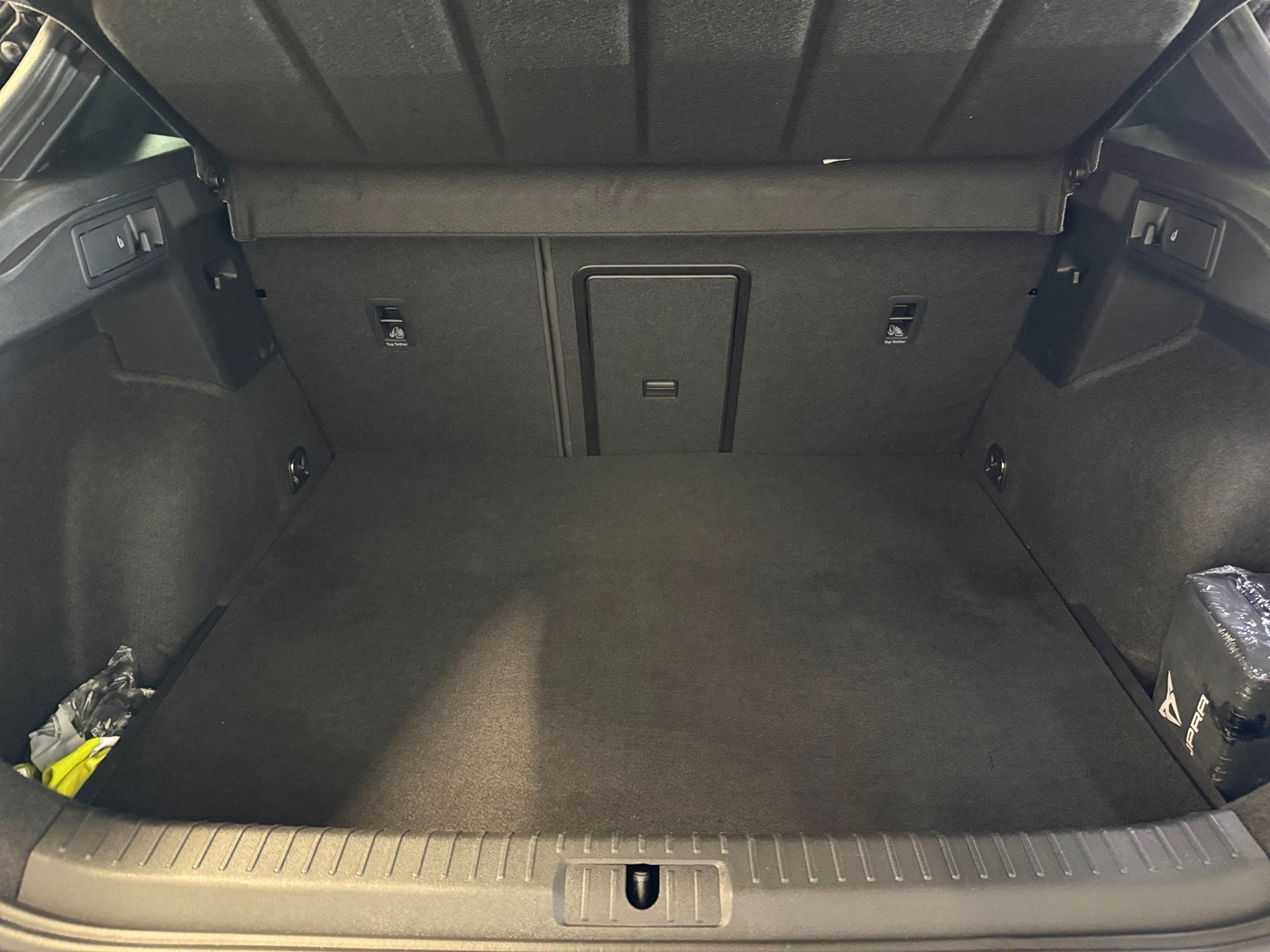 Formentor VZ 1.4 TSI e-Hybrid Tribe-Edition DSG Matrix Pano