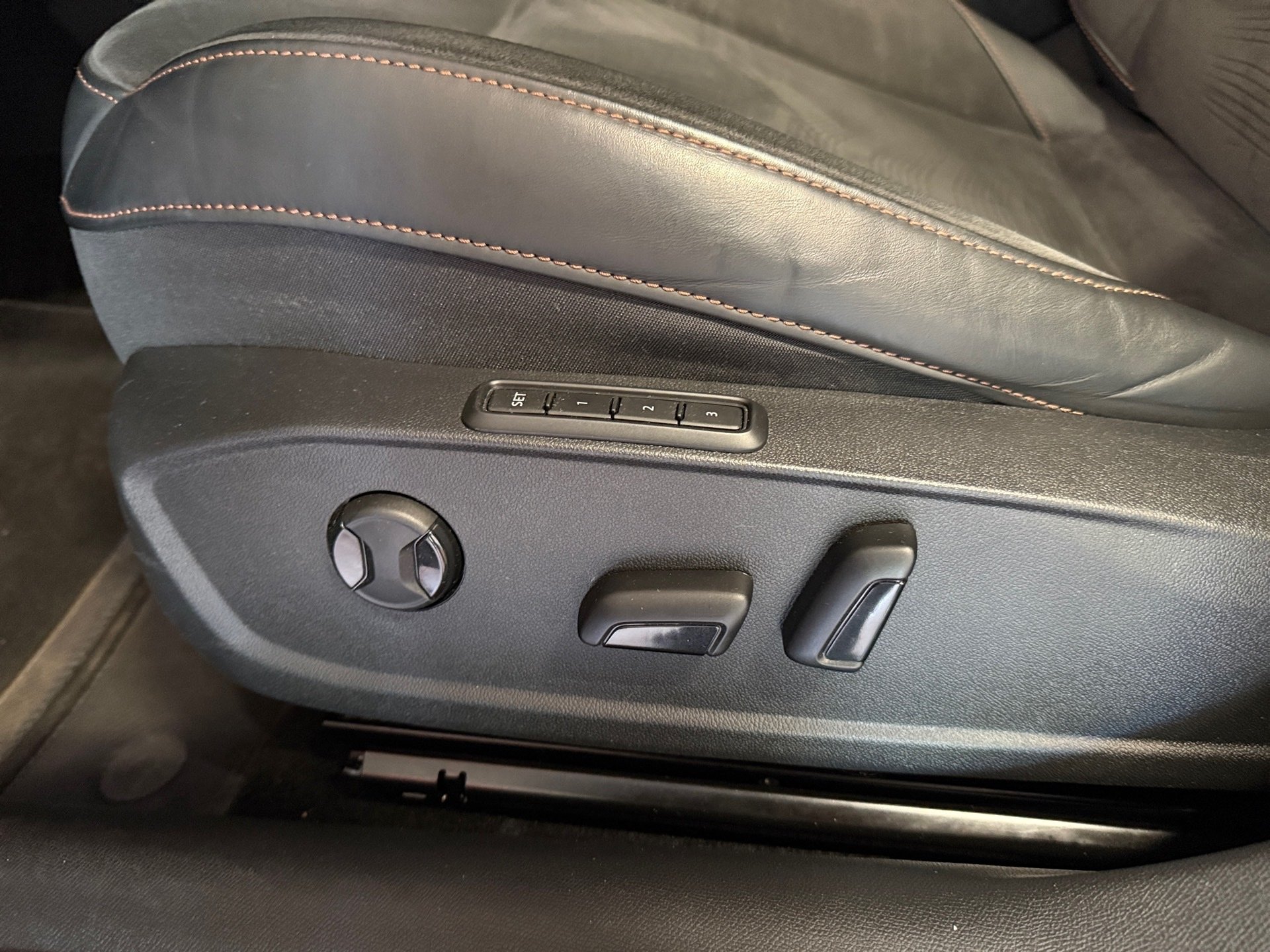 Formentor VZ 1.4 TSI e-Hybrid Tribe-Edition DSG Matrix Pano