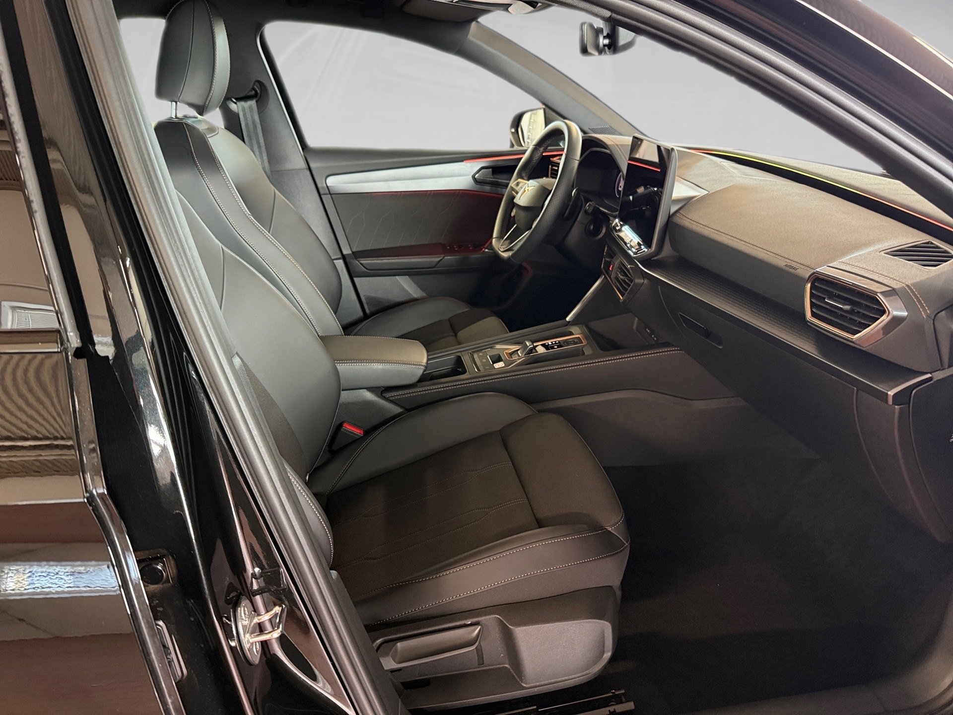 Leon Sportstourer 2.0 TDI DSG Edge AHK Navi ACC RFK Keyless