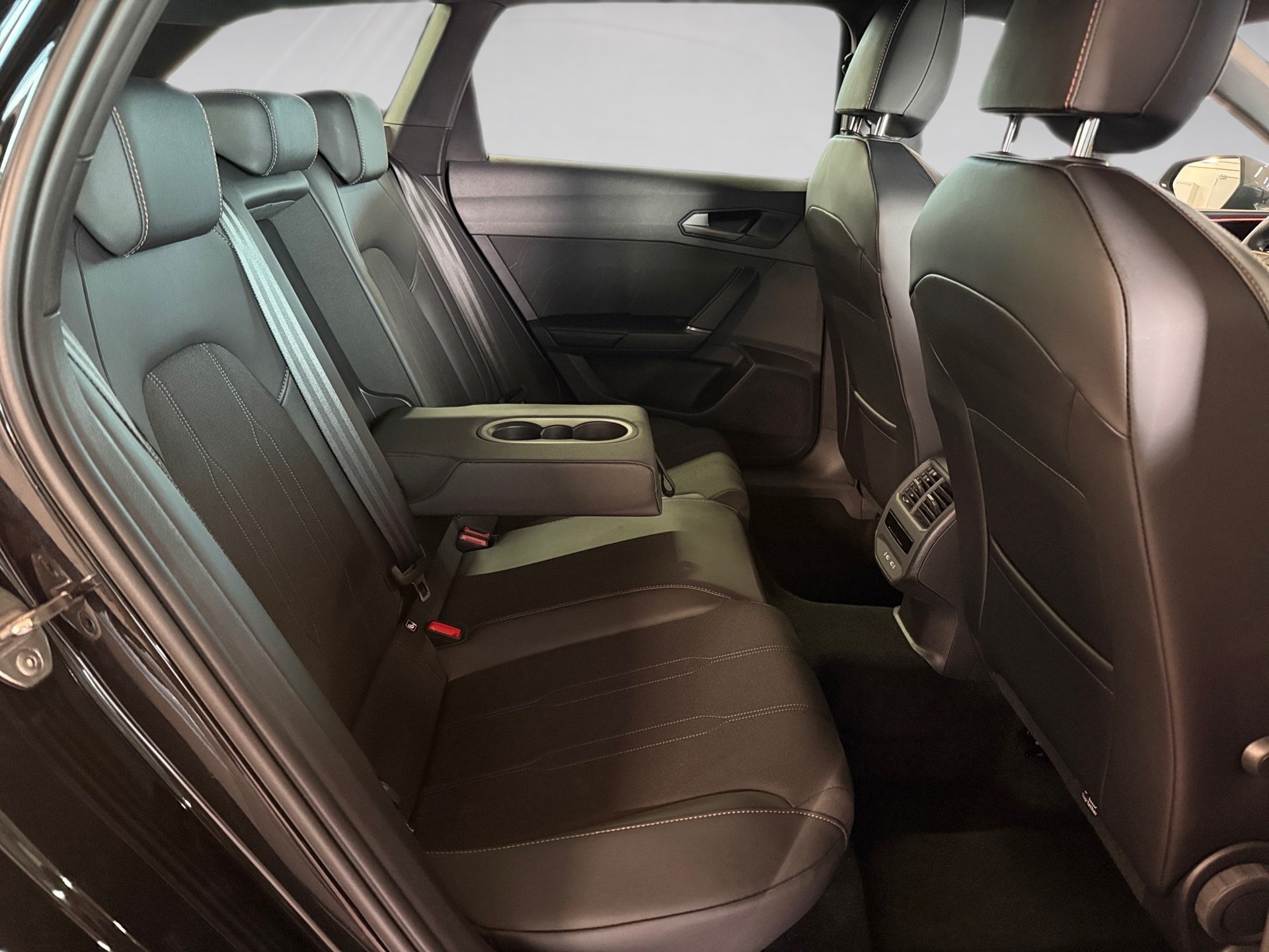 Leon Sportstourer 2.0 TDI DSG Edge AHK Navi ACC RFK Keyless