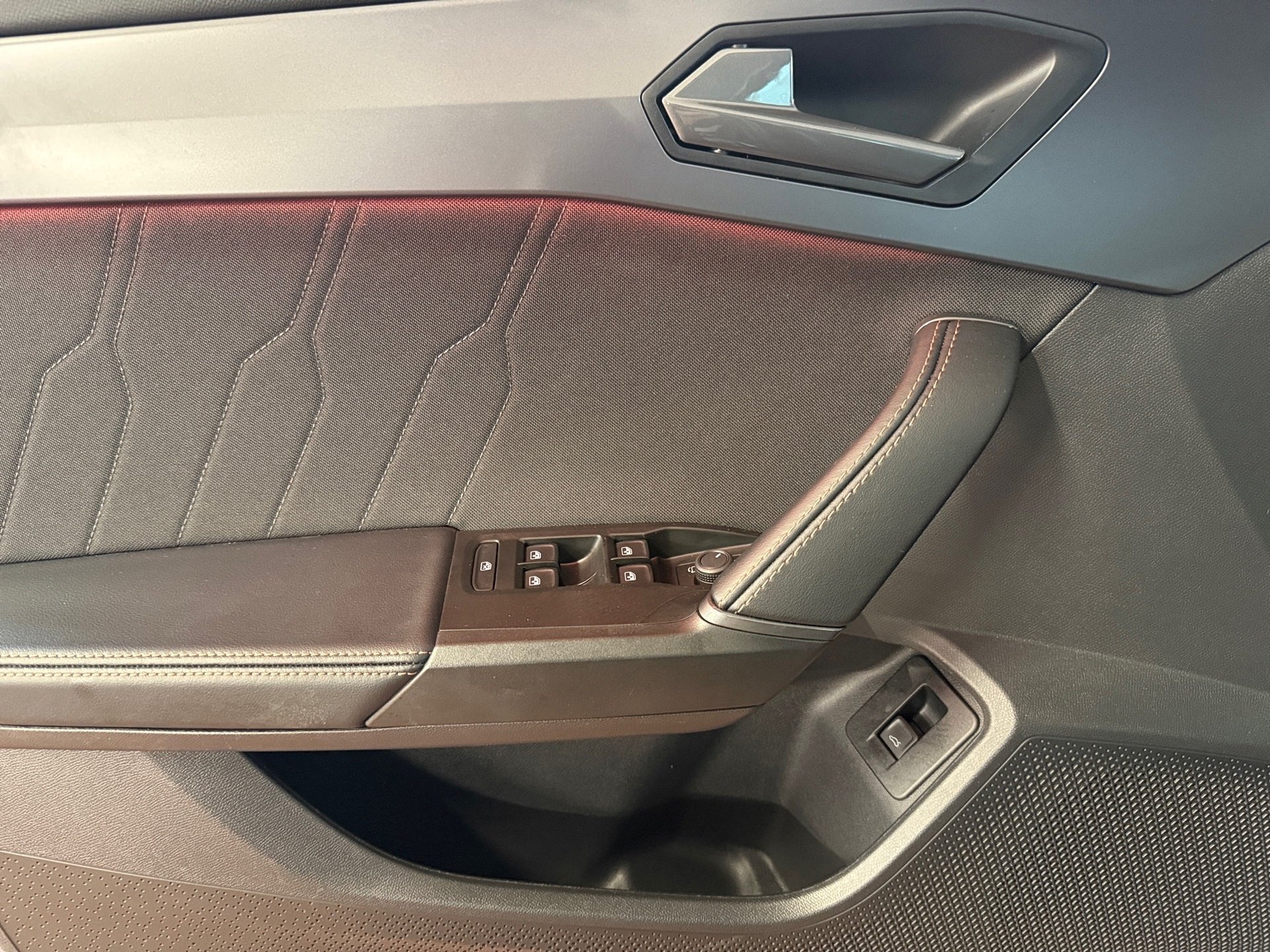 Leon Sportstourer 2.0 TDI DSG Edge AHK Navi ACC RFK Keyless