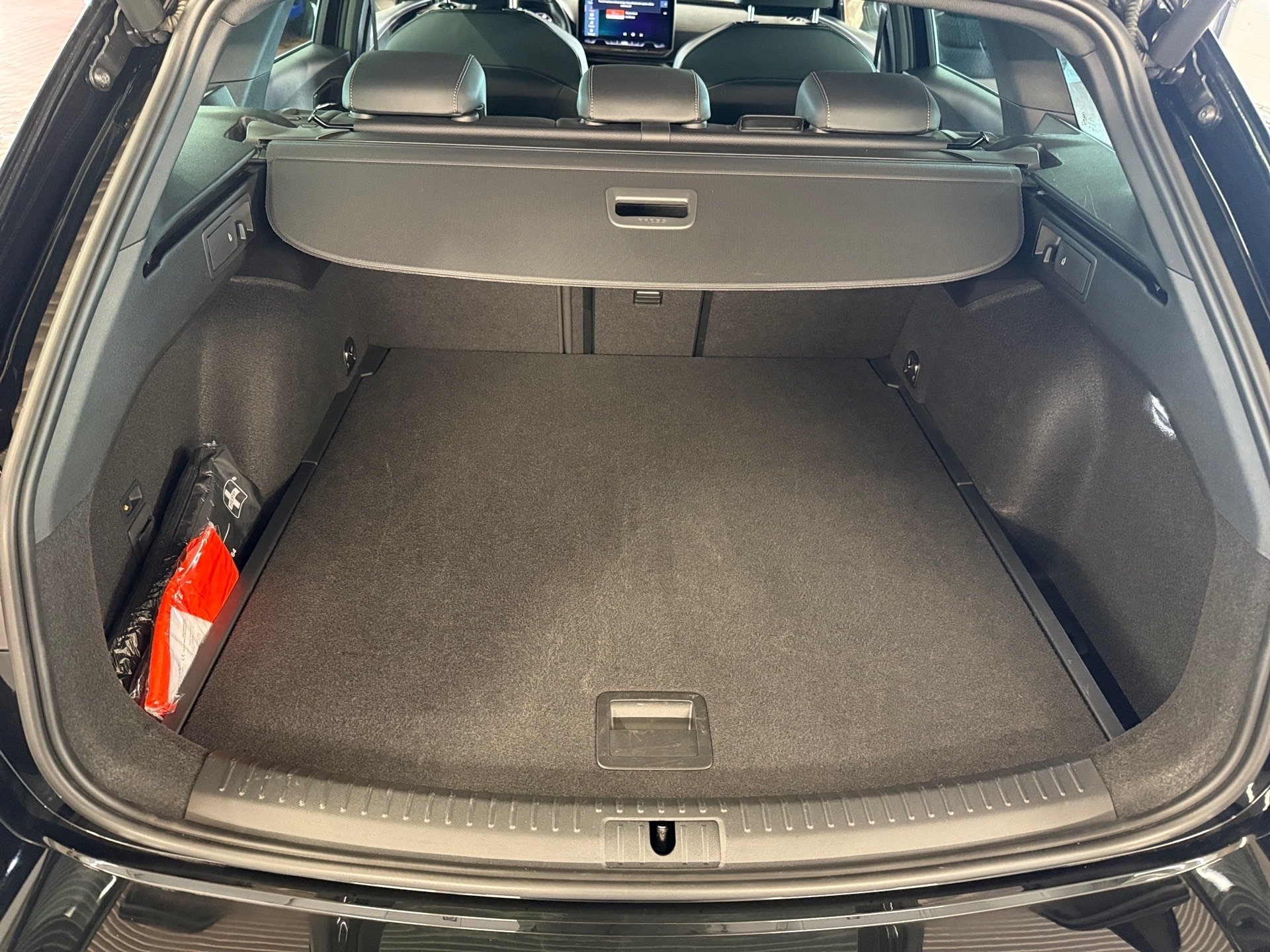 Leon Sportstourer 2.0 TDI DSG Edge AHK Navi ACC RFK Keyless