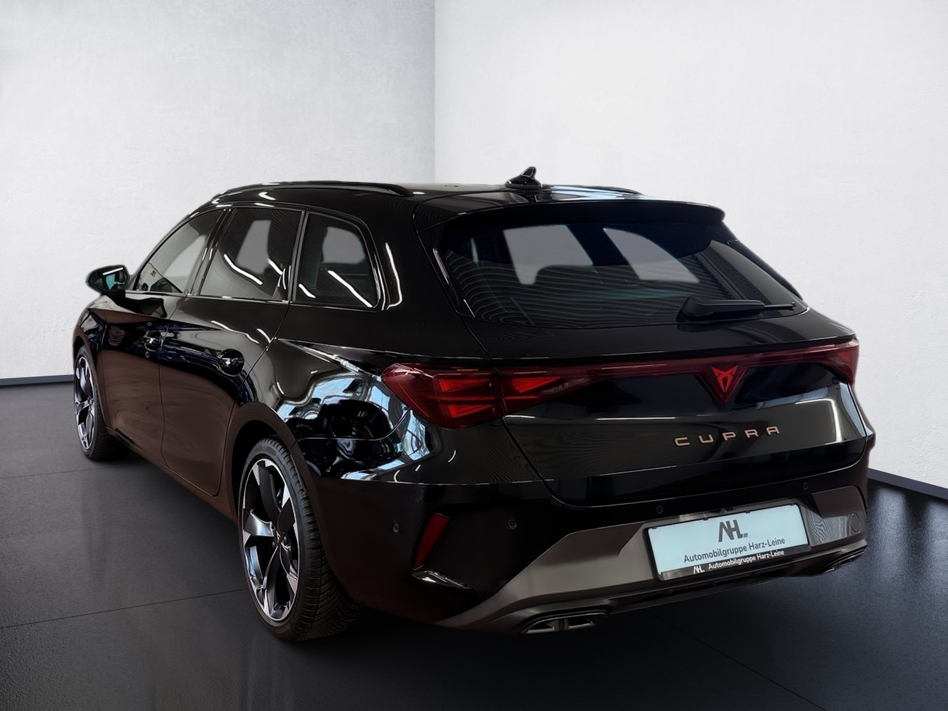 Leon Sportstourer 2.0 TDI DSG Edge AHK Navi ACC RFK Keyless