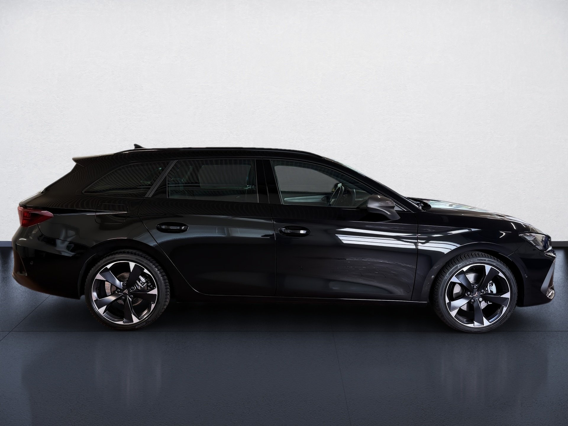 Leon Sportstourer 2.0 TDI DSG Edge AHK Navi ACC RFK Keyless