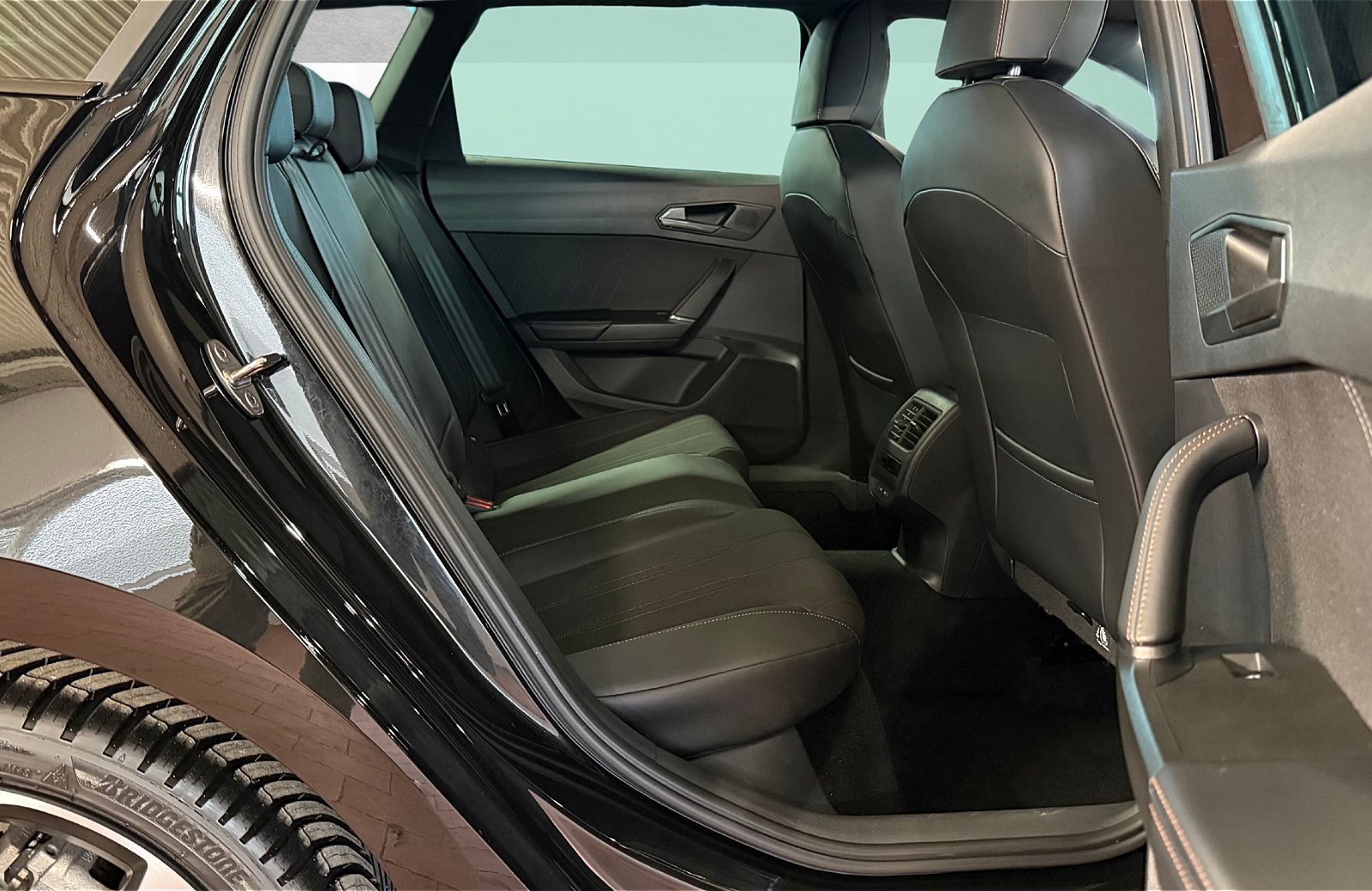 Leon Sportstourer 2.0 TDI DSG Edge AHK Navi ACC RFK Keyless