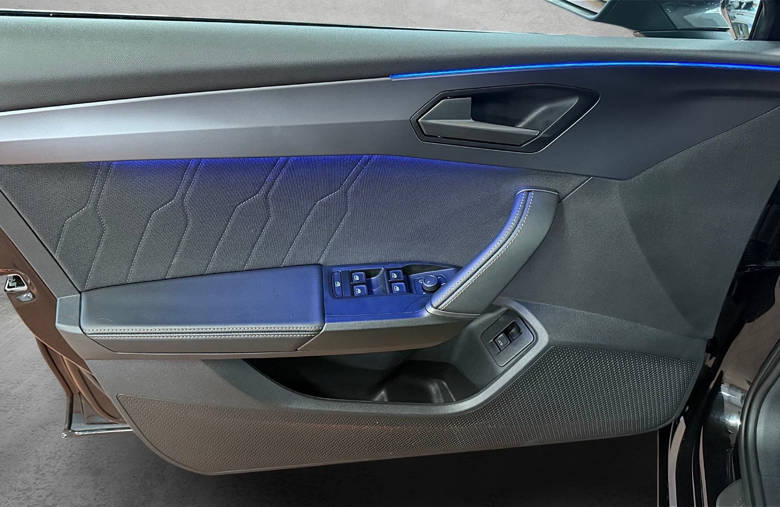 Leon Sportstourer 2.0 TDI DSG Edge AHK Navi ACC RFK Keyless