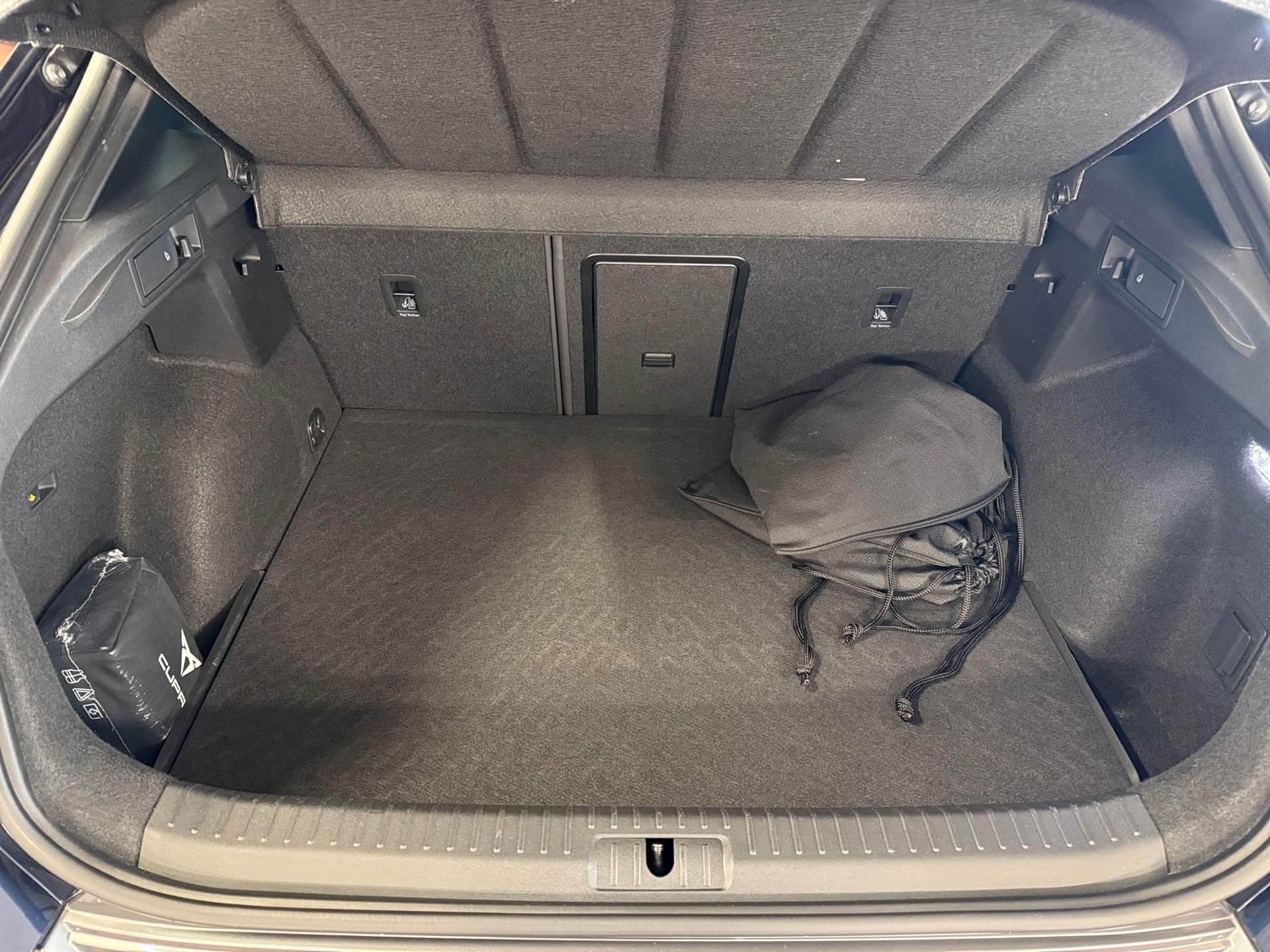 Formentor VZ 1.4 TSI e-Hybrid DSG LED Navi ACC AHK Pano