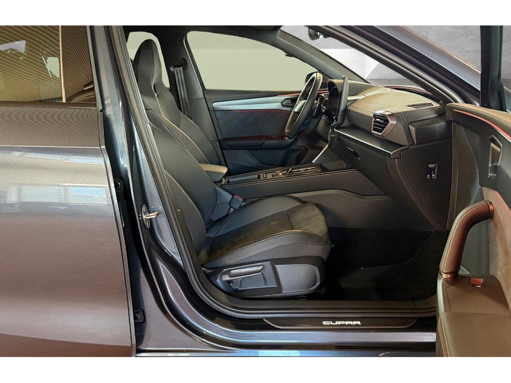 Leon 1.5 eTSI DSG Edge Matrix Navi ACC RFK ACC