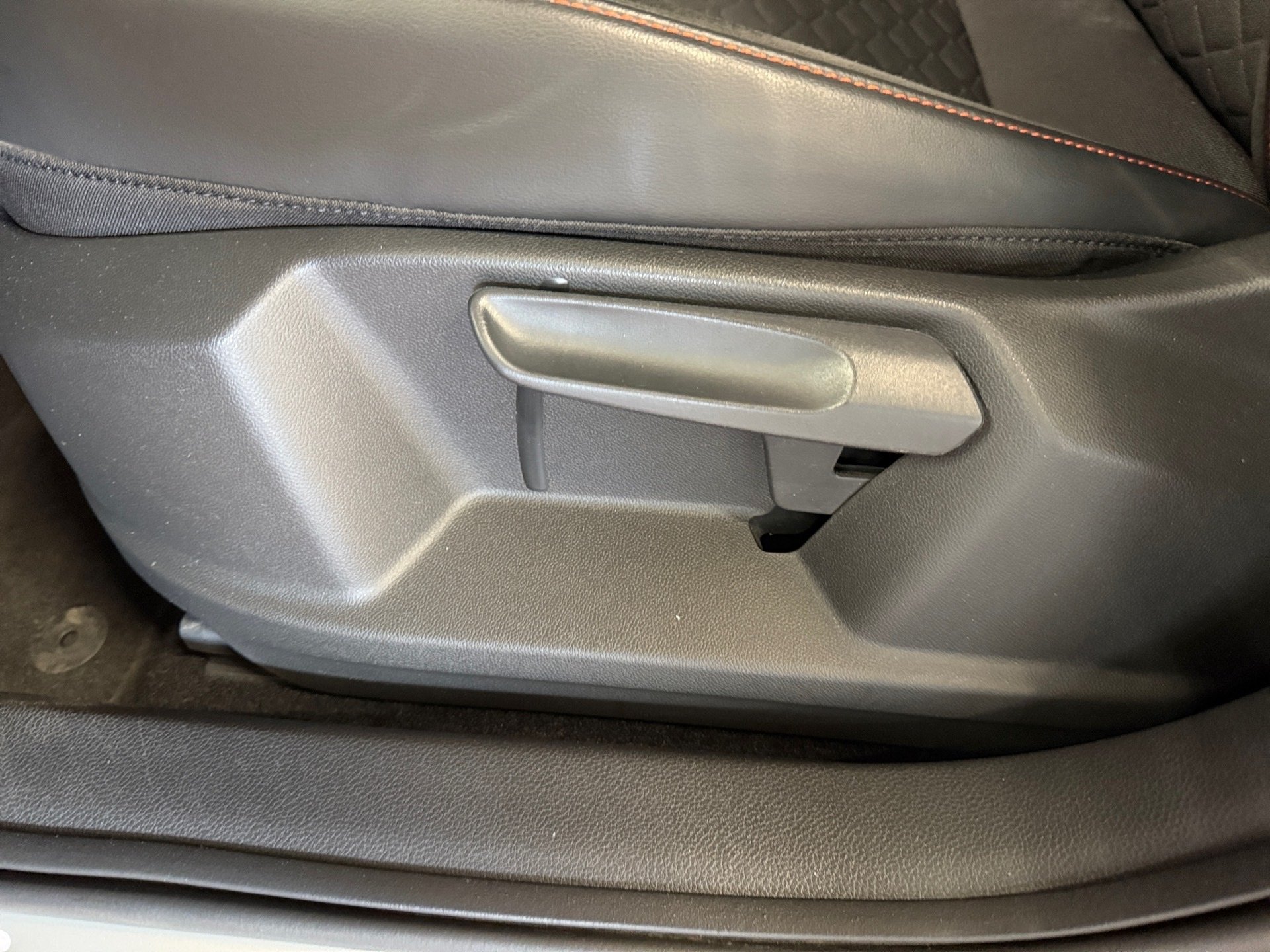 Ateca FR 2.0 TSI FR 4Drive DSG LED Navi RFK PDC SHZ