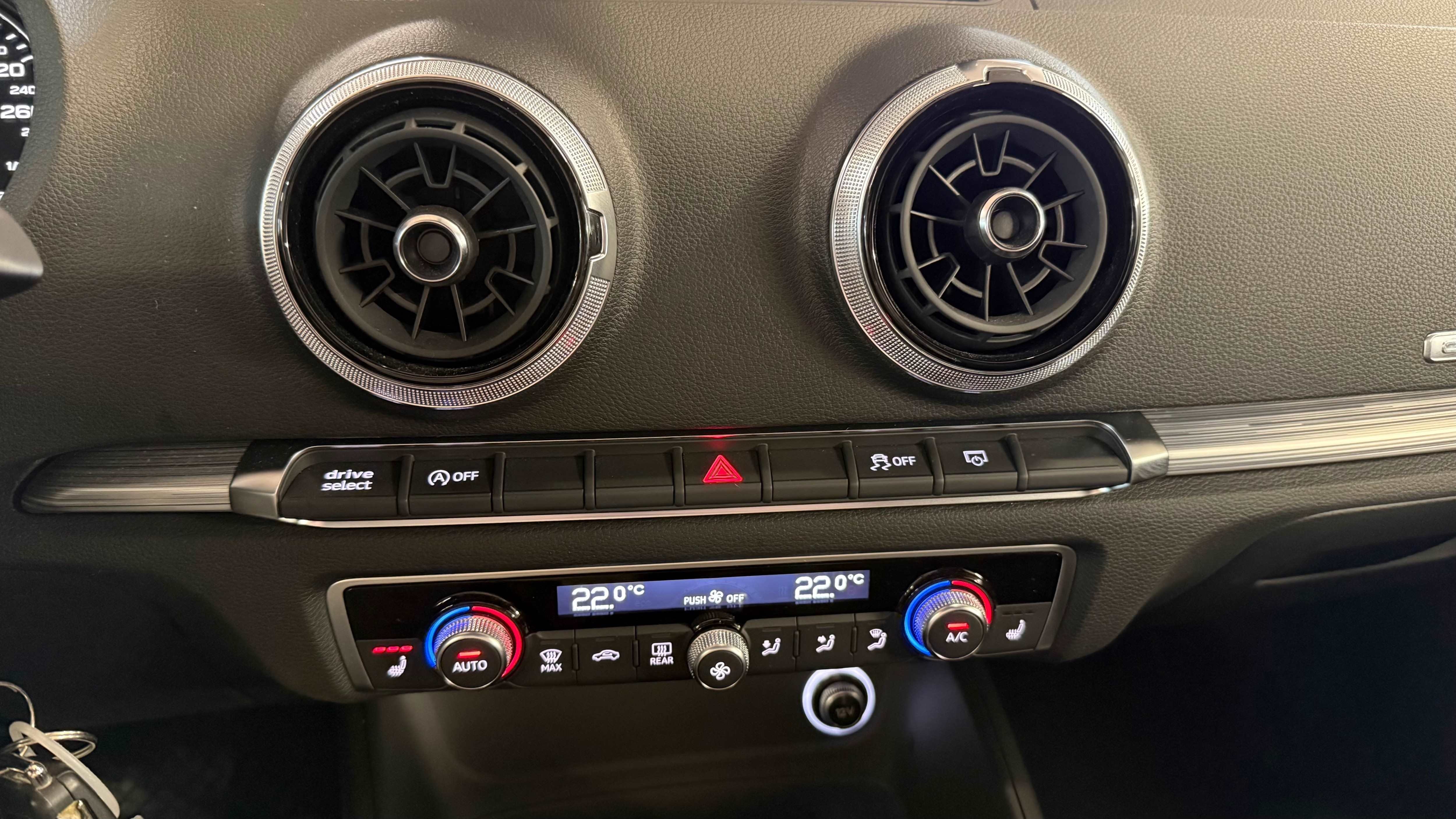 A3 Limousine 2.0 TFSI Sport S-tronic LED PDC hinten SHZ