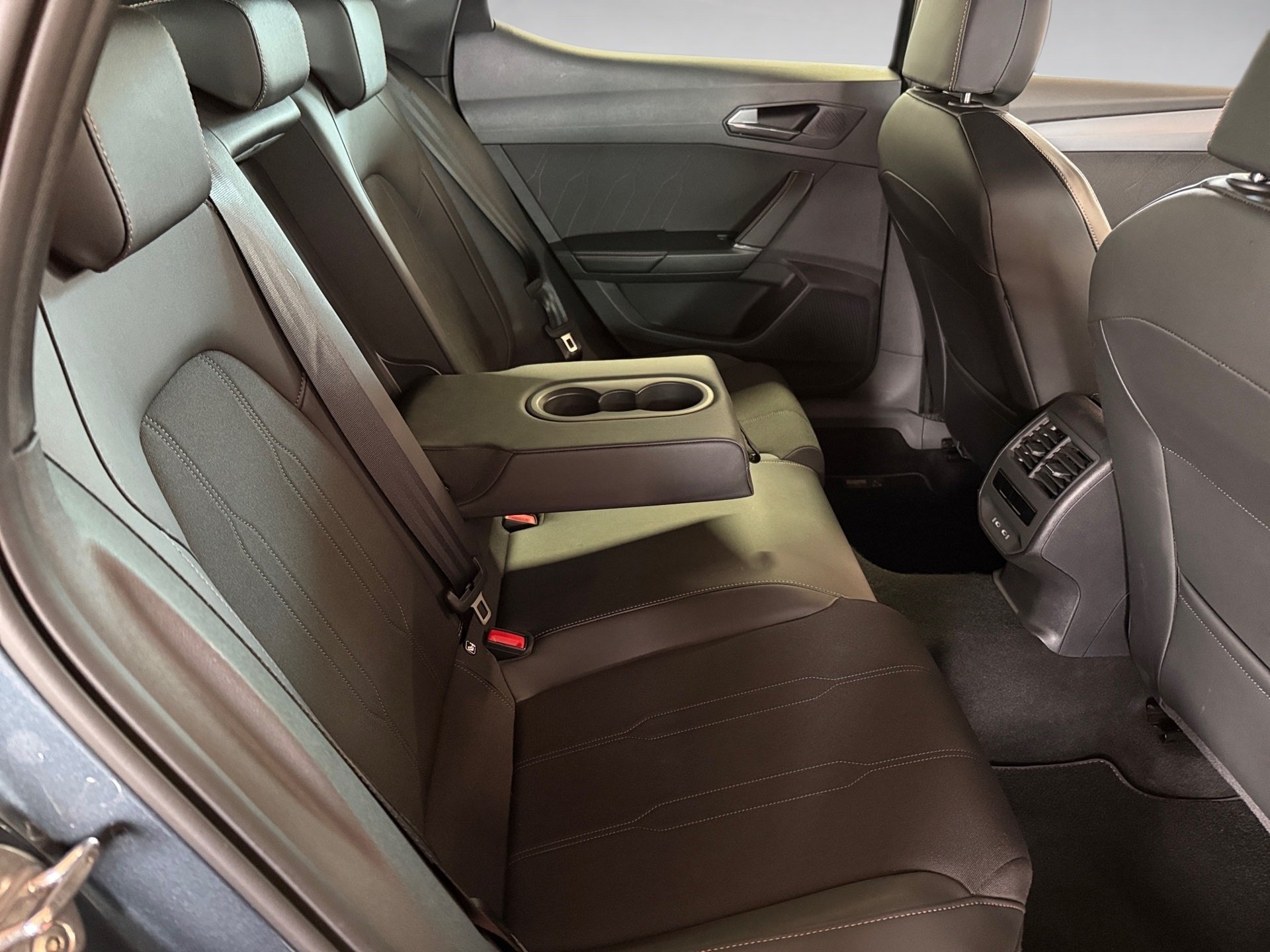 Leon 2.0 TDI DSG Edge Matrix Navi ACC RFK ACC LM