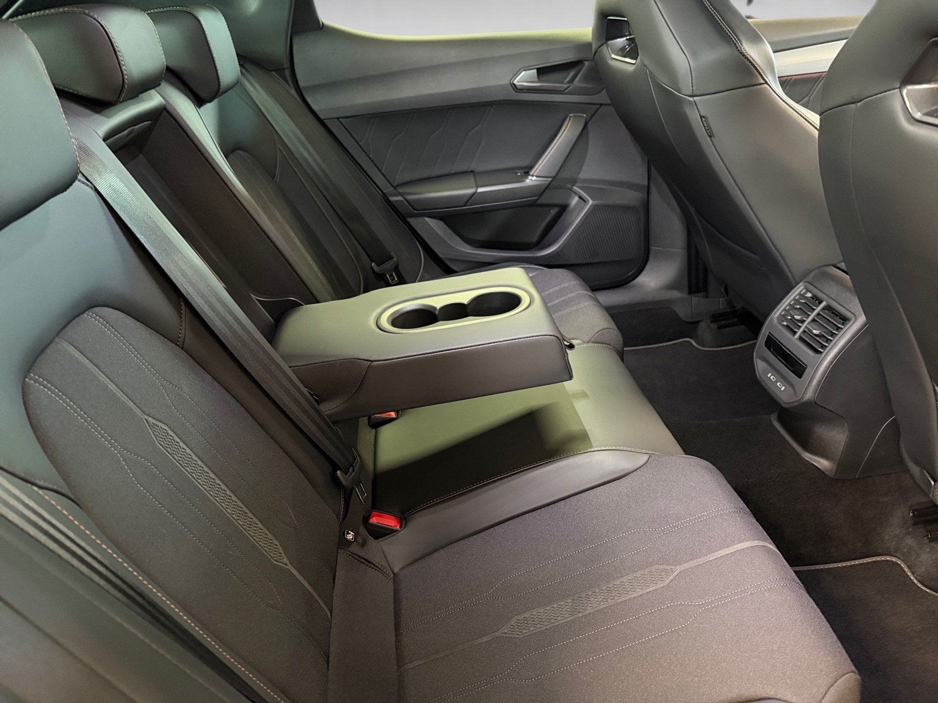 Leon 1.5 eTSI DSG LED Navi ACC RFK Beats ACC AUT