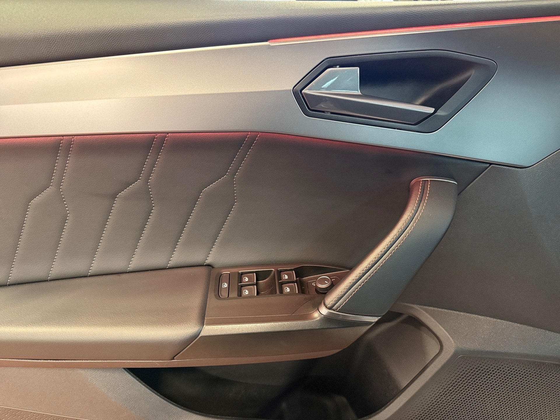 Leon 1.5 eTSI DSG LED Navi ACC RFK Beats ACC AUT