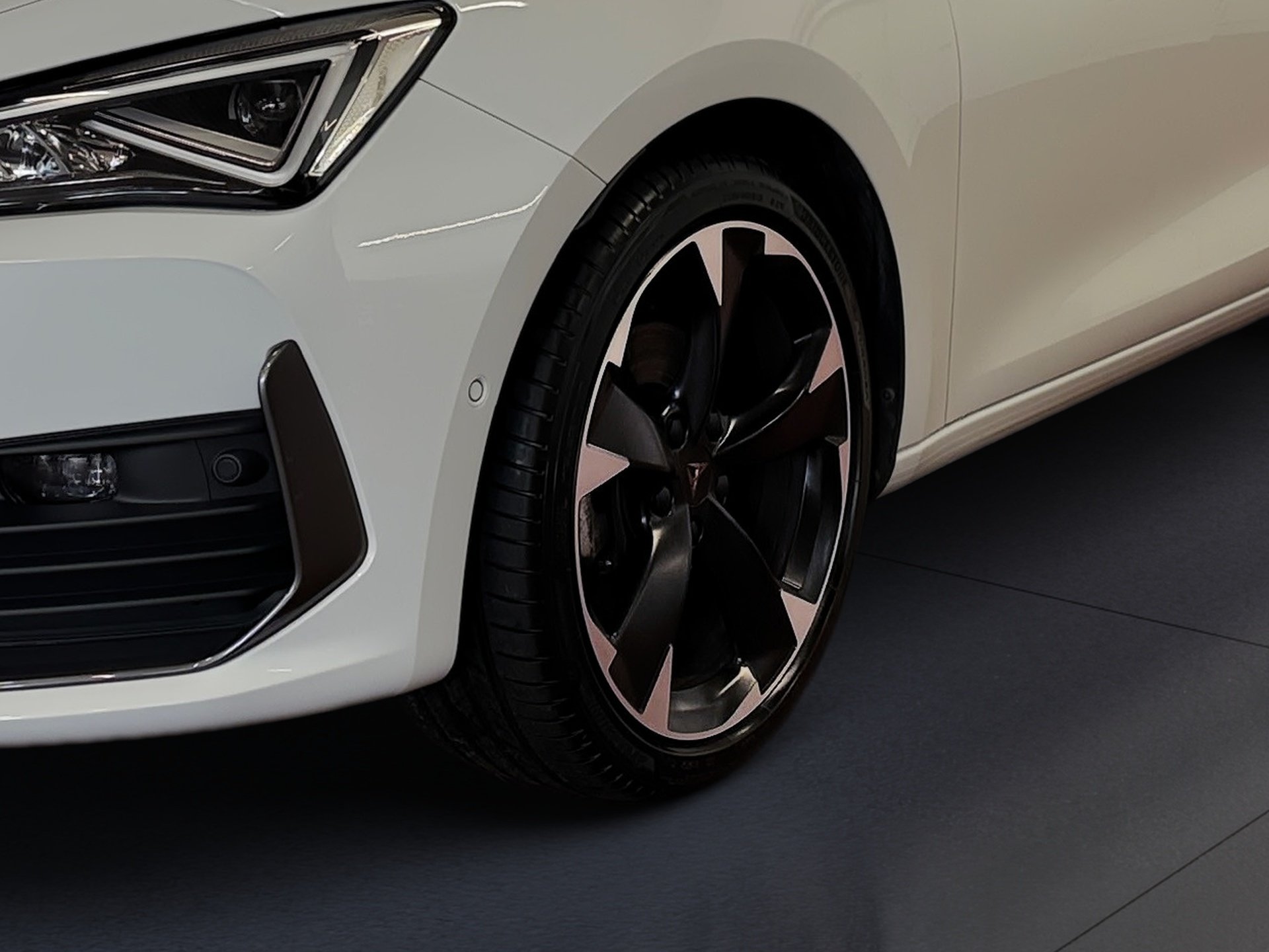 Leon 1.5 eTSI DSG LED Navi ACC RFK Beats ACC AUT