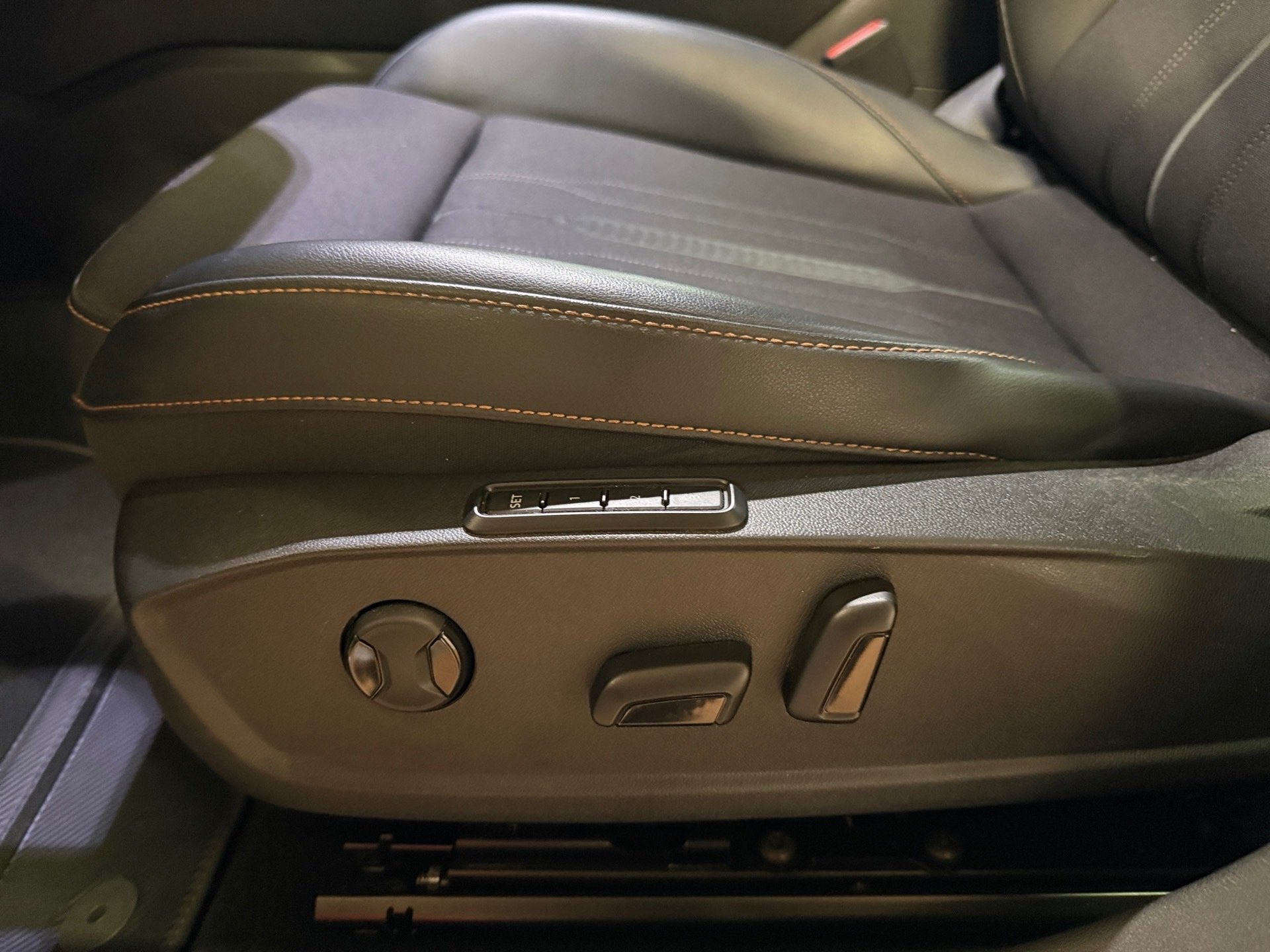 Leon 1.5 eTSI DSG LED Navi ACC RFK Beats ACC AUT