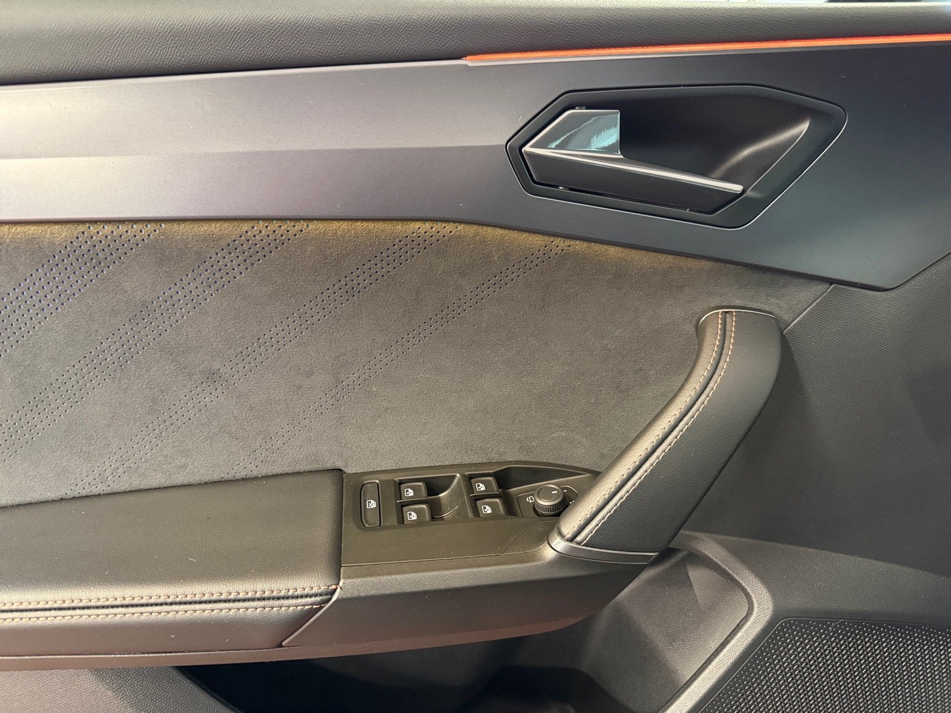 Leon 2.0 TDI DSG Edge Matrix Navi ACC RFK Alcantara