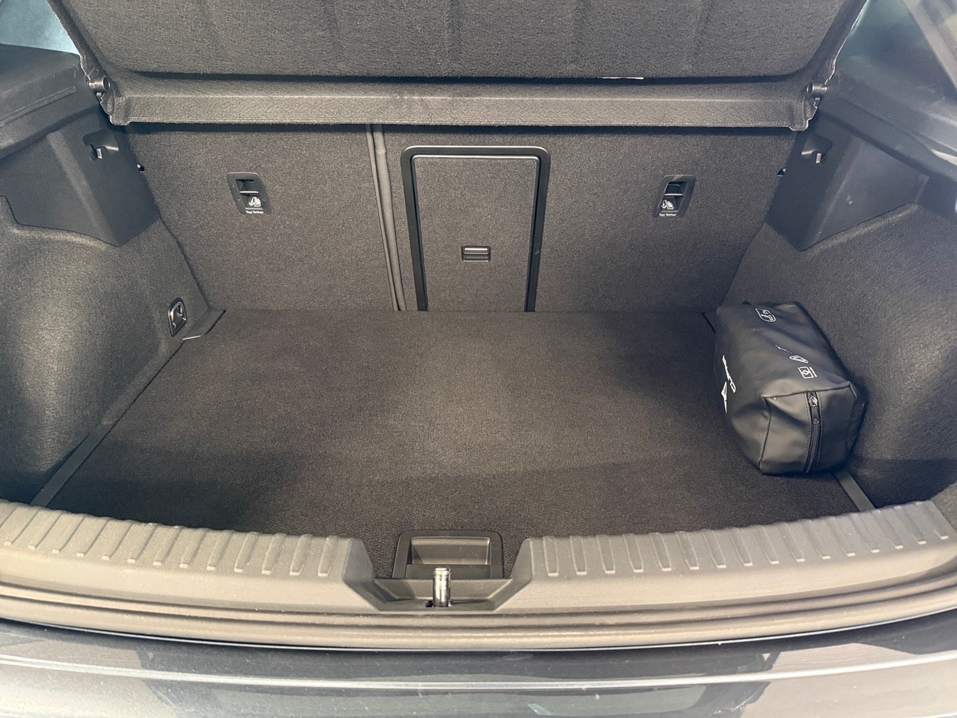 Leon 2.0 TDI DSG Edge Matrix Navi ACC RFK Alcantara