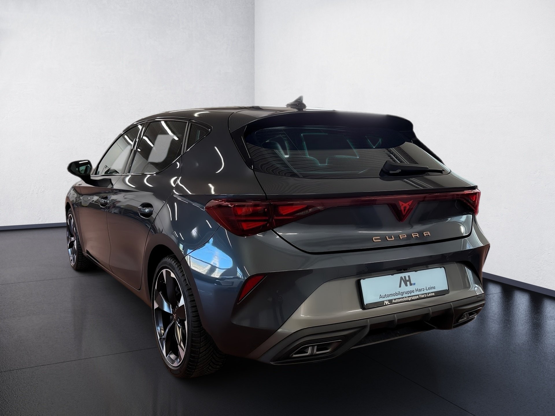Leon 2.0 TDI DSG Edge Matrix Navi ACC RFK Alcantara