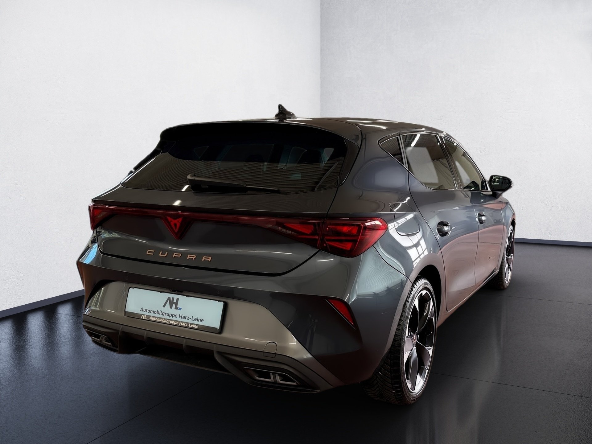 Leon 2.0 TDI DSG Edge Matrix Navi ACC RFK Alcantara