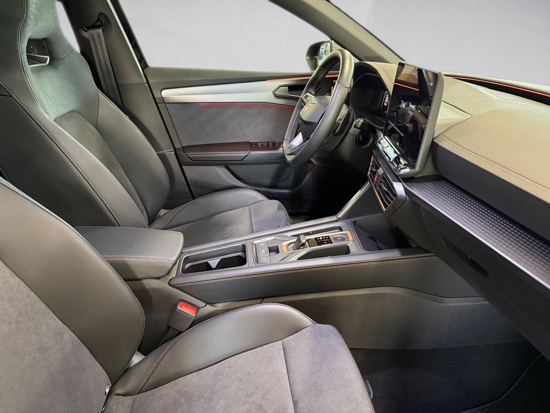 Leon 2.0 TDI DSG Edge Matrix Navi ACC RFK Alcantara