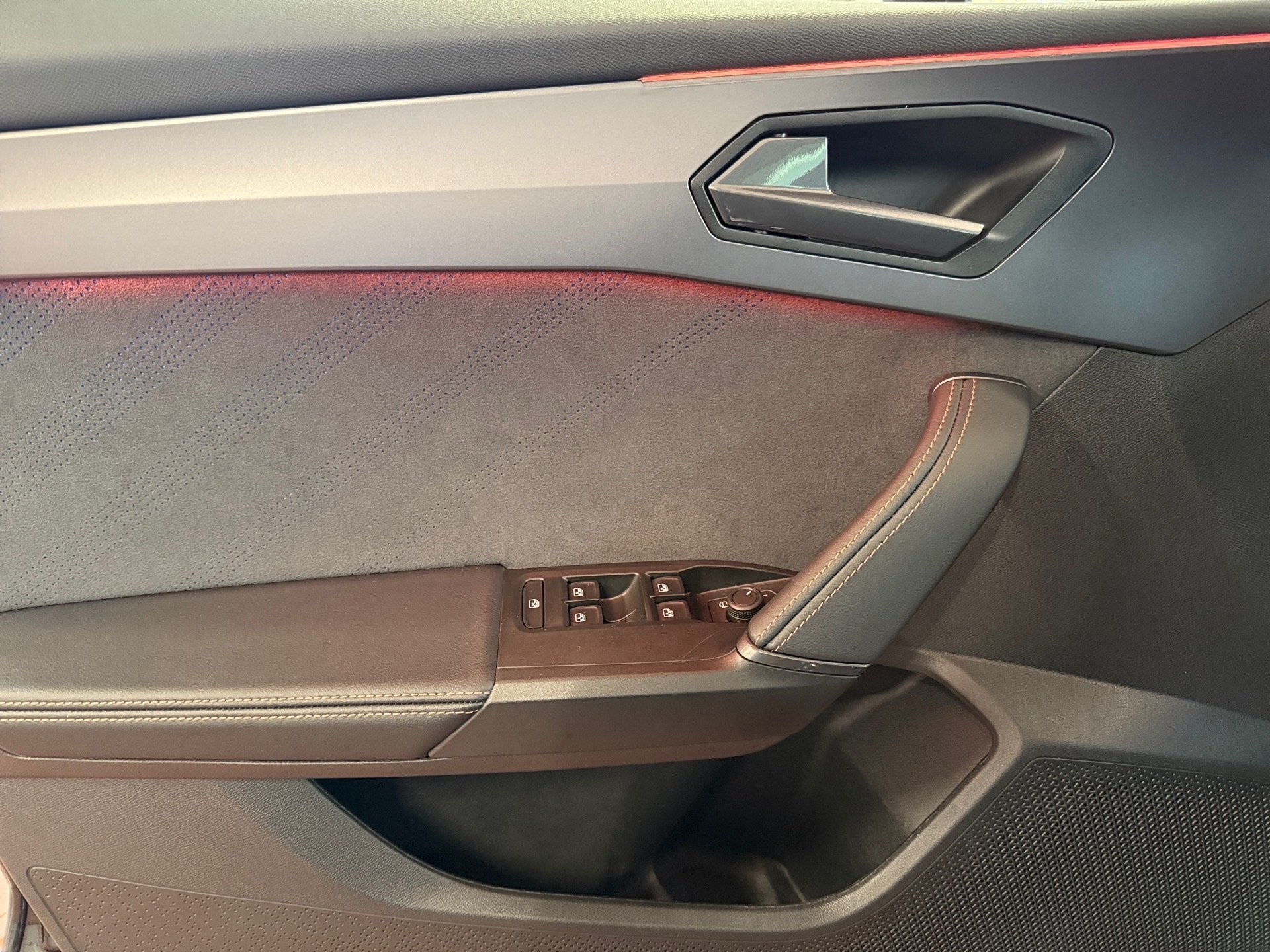Leon 2.0 TDI DSG Edge Matrix Navi ACC RFK Alcantara