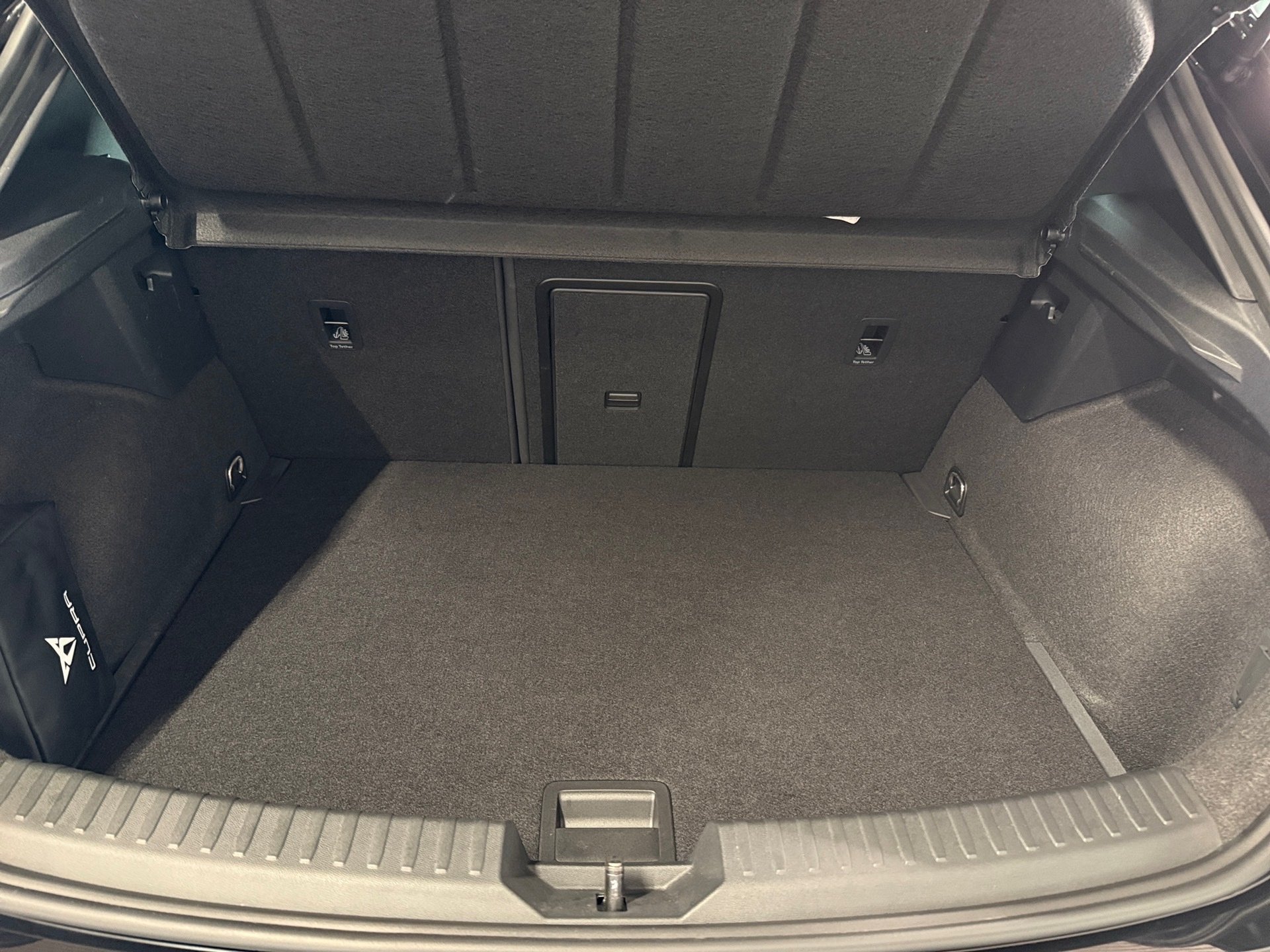 Leon 2.0 TDI DSG Edge Matrix Navi ACC RFK Alcantara