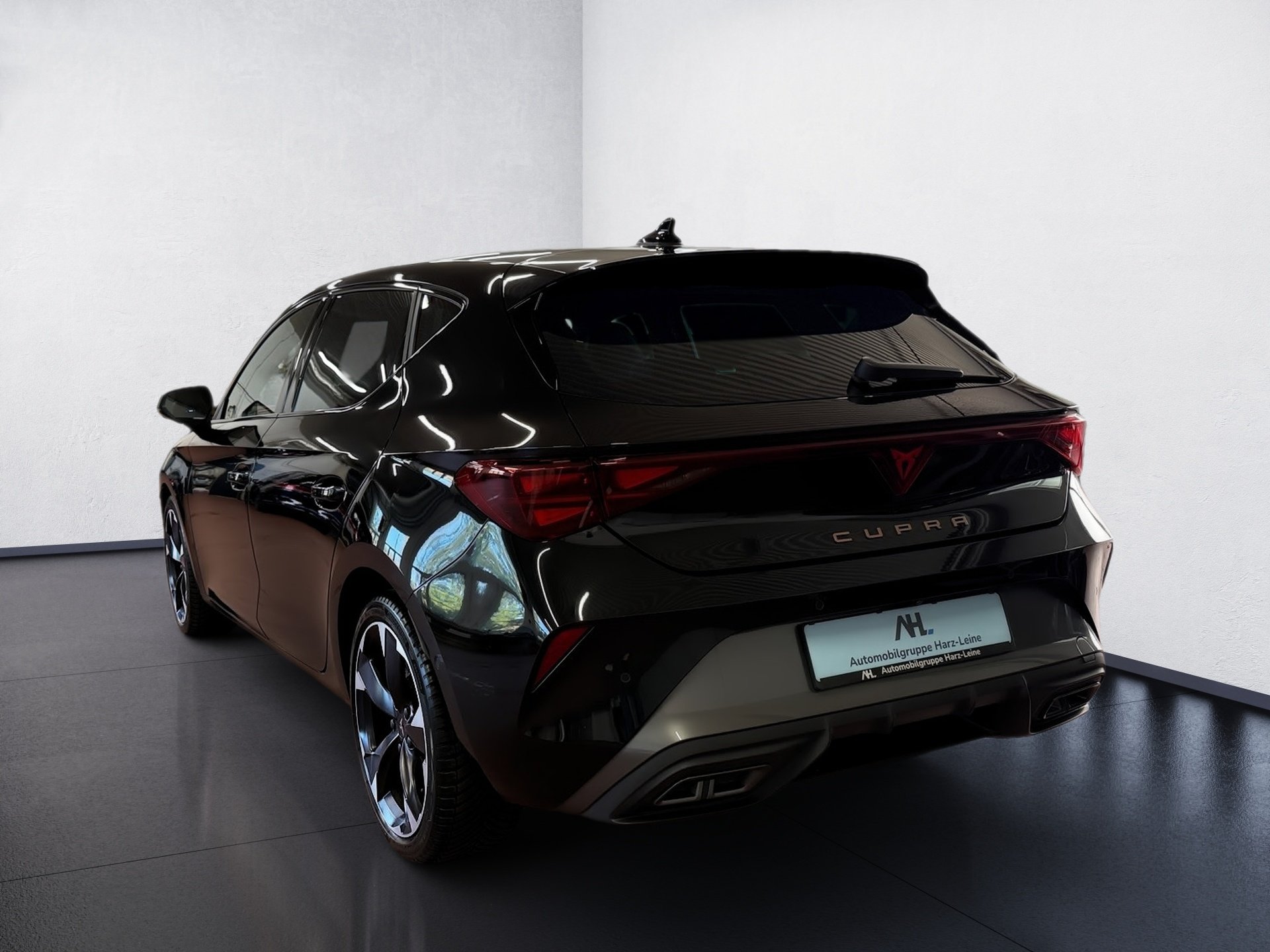 Leon 2.0 TDI DSG Edge Matrix Navi ACC RFK Alcantara