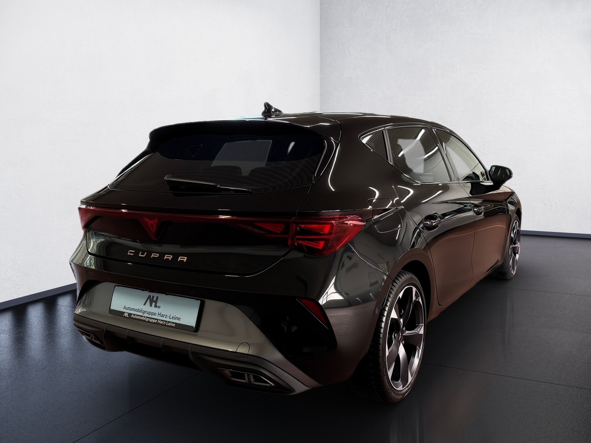 Leon 2.0 TDI DSG Edge Matrix Navi ACC RFK Alcantara