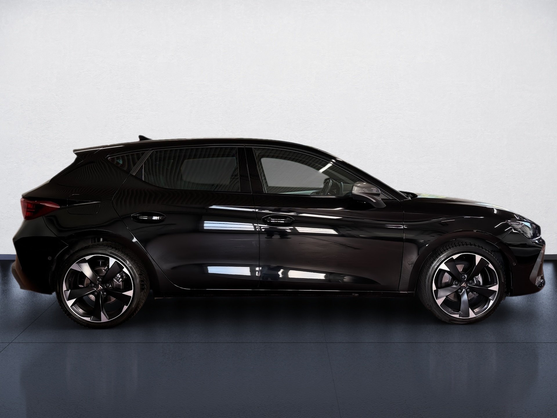 Leon 2.0 TDI DSG Edge Matrix Navi ACC RFK Alcantara