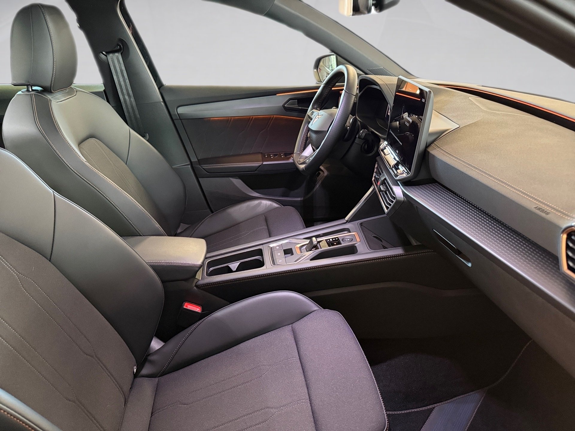 Leon Sportstourer 2.0 TDI DSG Edge Matrix Navi ACC