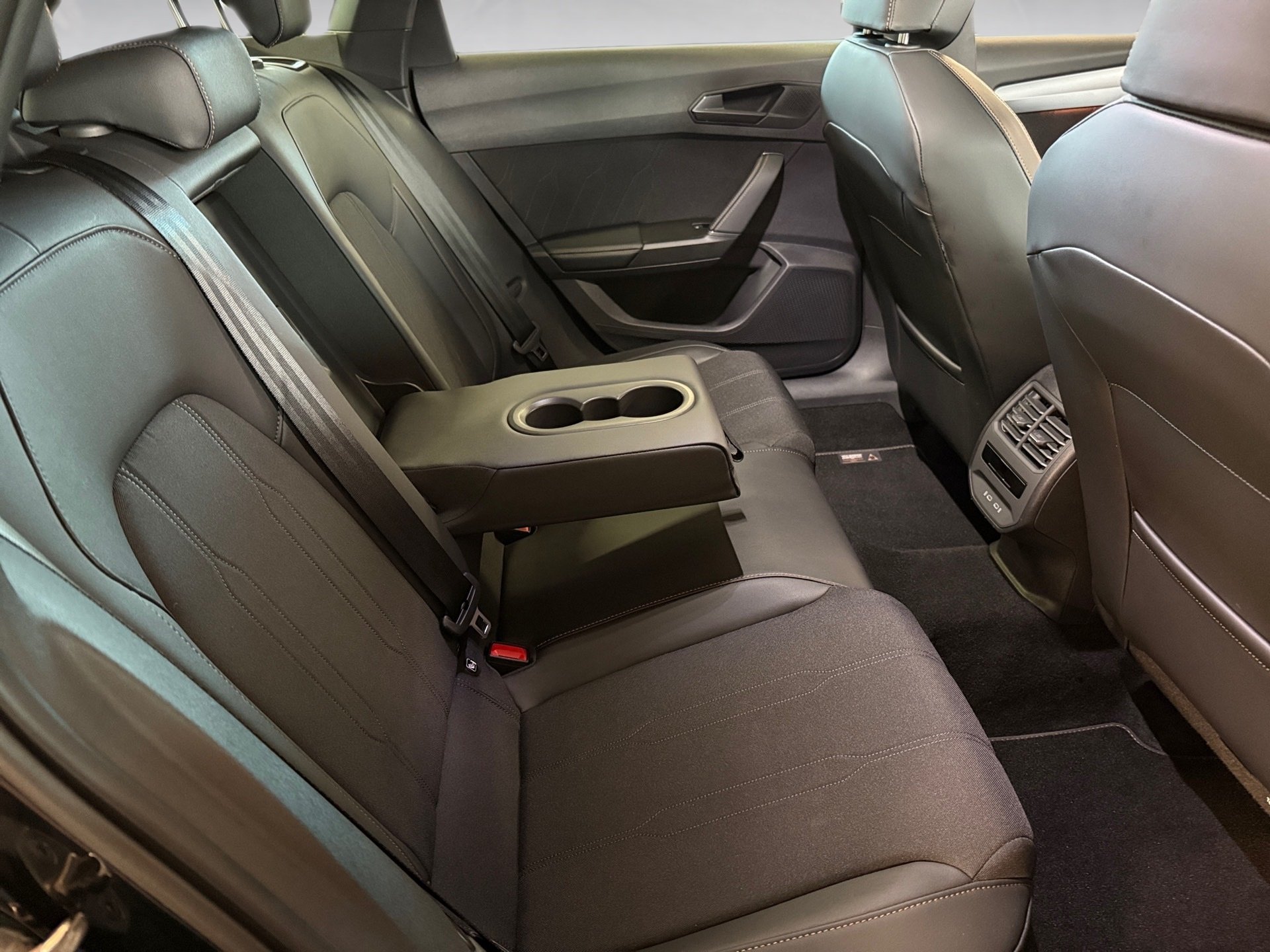 Leon Sportstourer 2.0 TDI DSG Edge Matrix Navi ACC